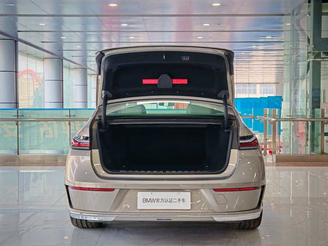 BMW i7 2022 immagine di auto #7