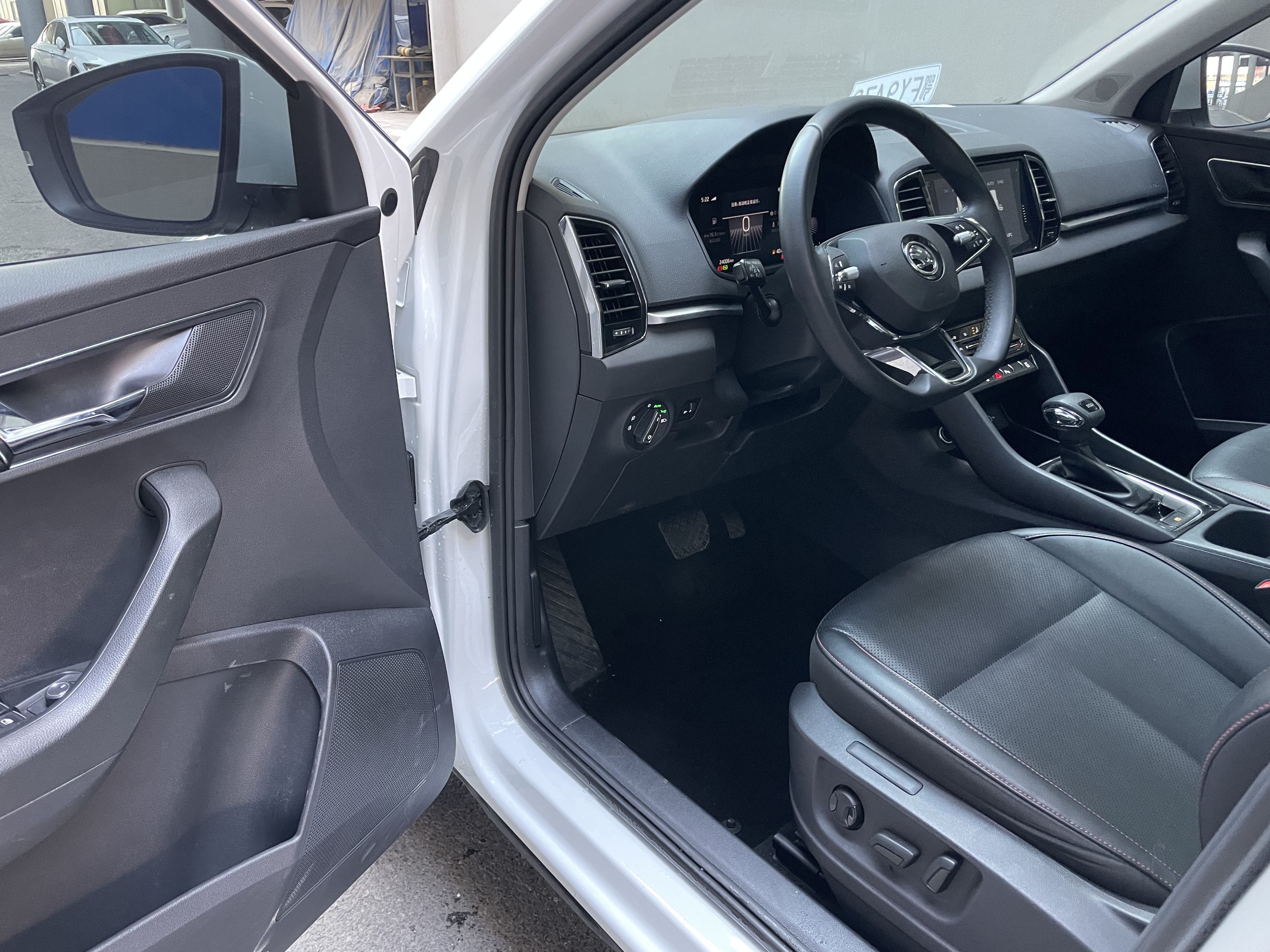 Skoda Karoq 2023 изображение автомобиля #7