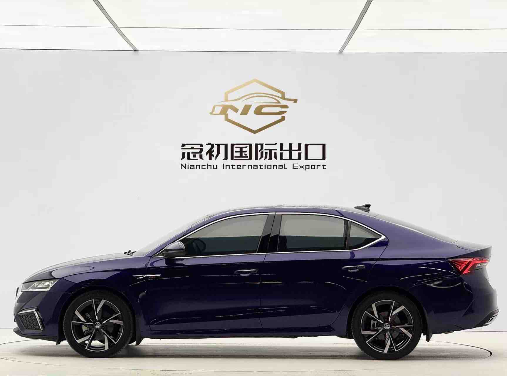 Skoda Octavia 2023 car image #7