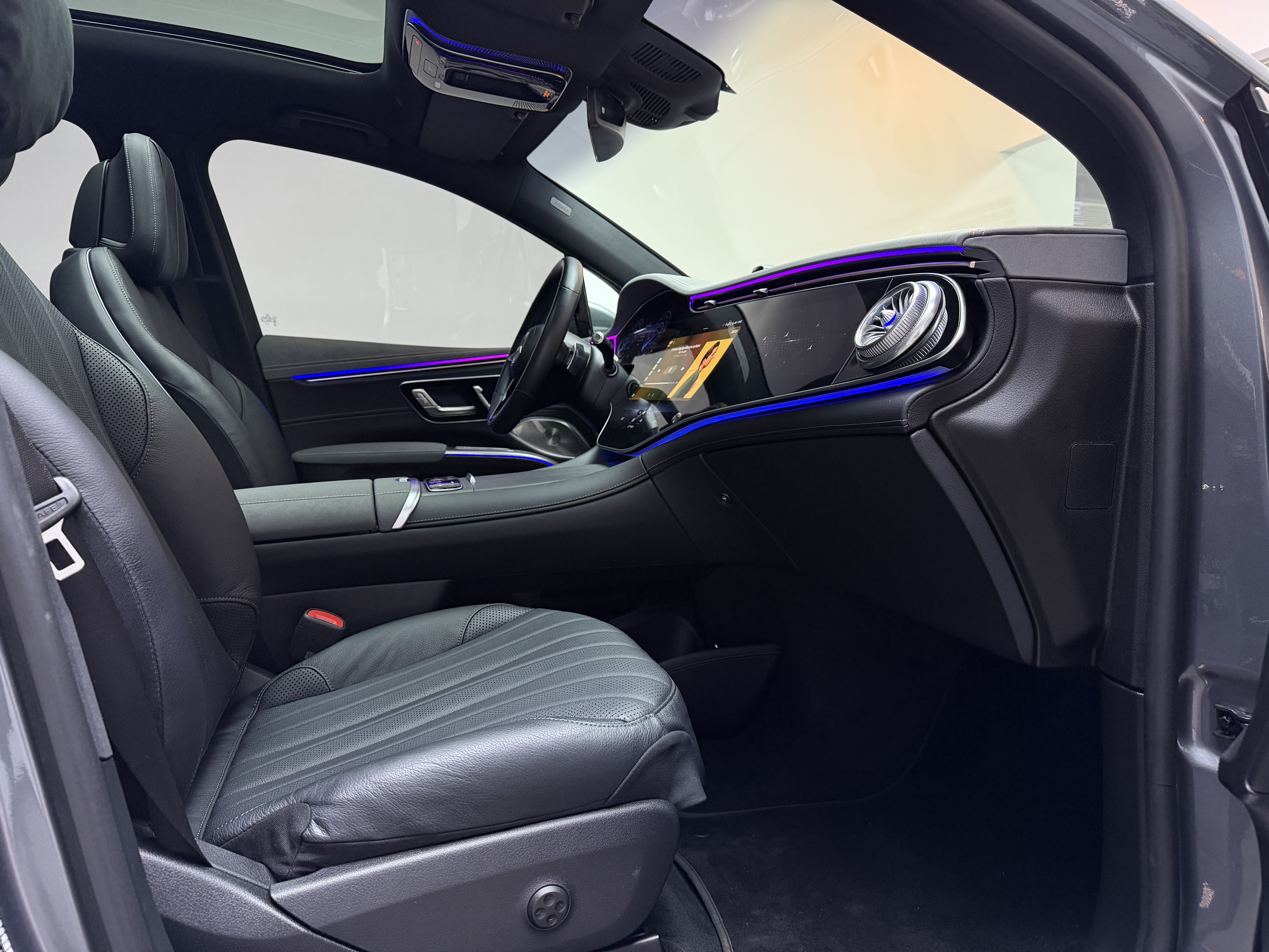 Mercedes-Benz EQS SUV 2024 car image #7