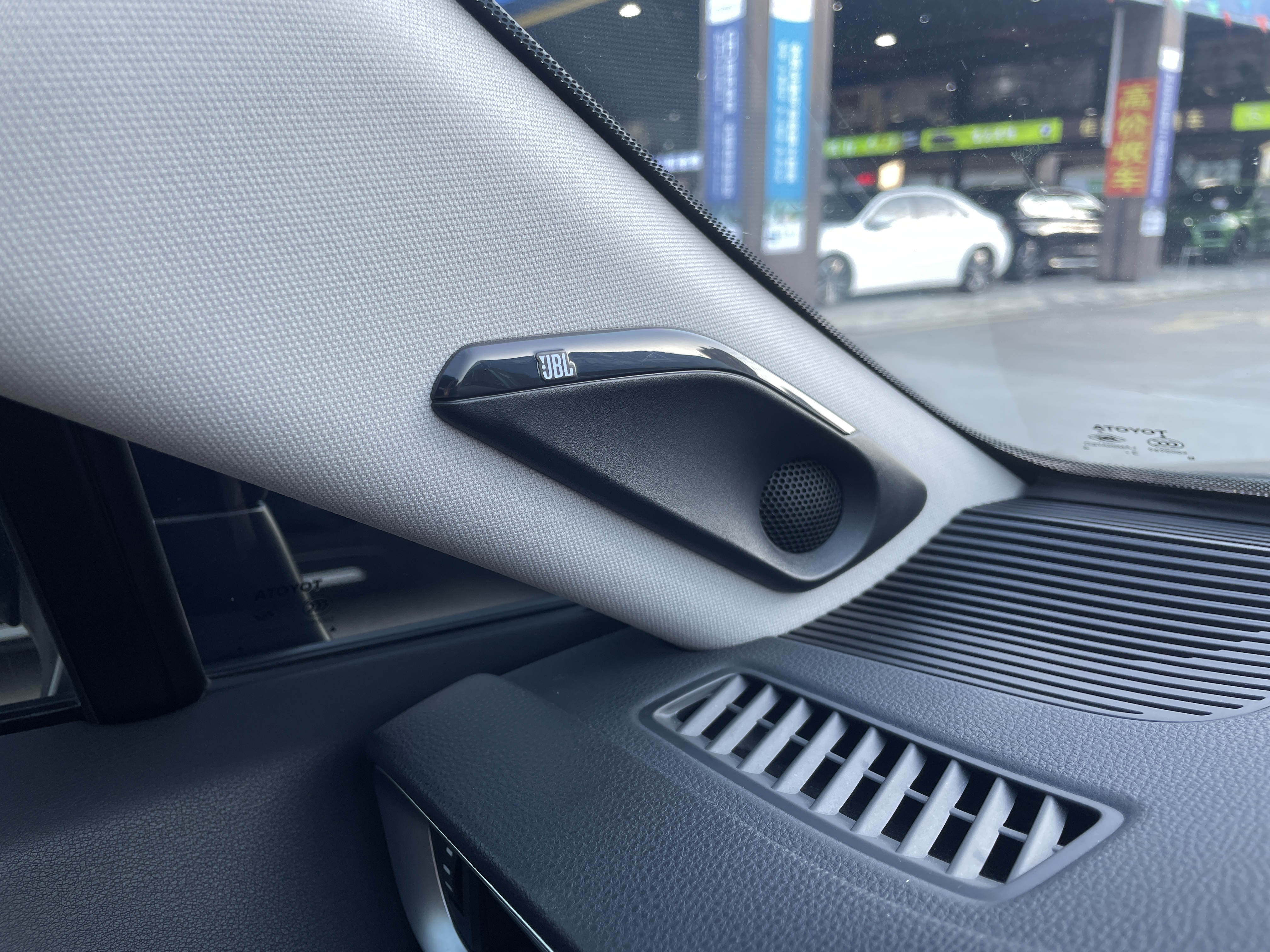 Toyota Venza 2024 car image #7