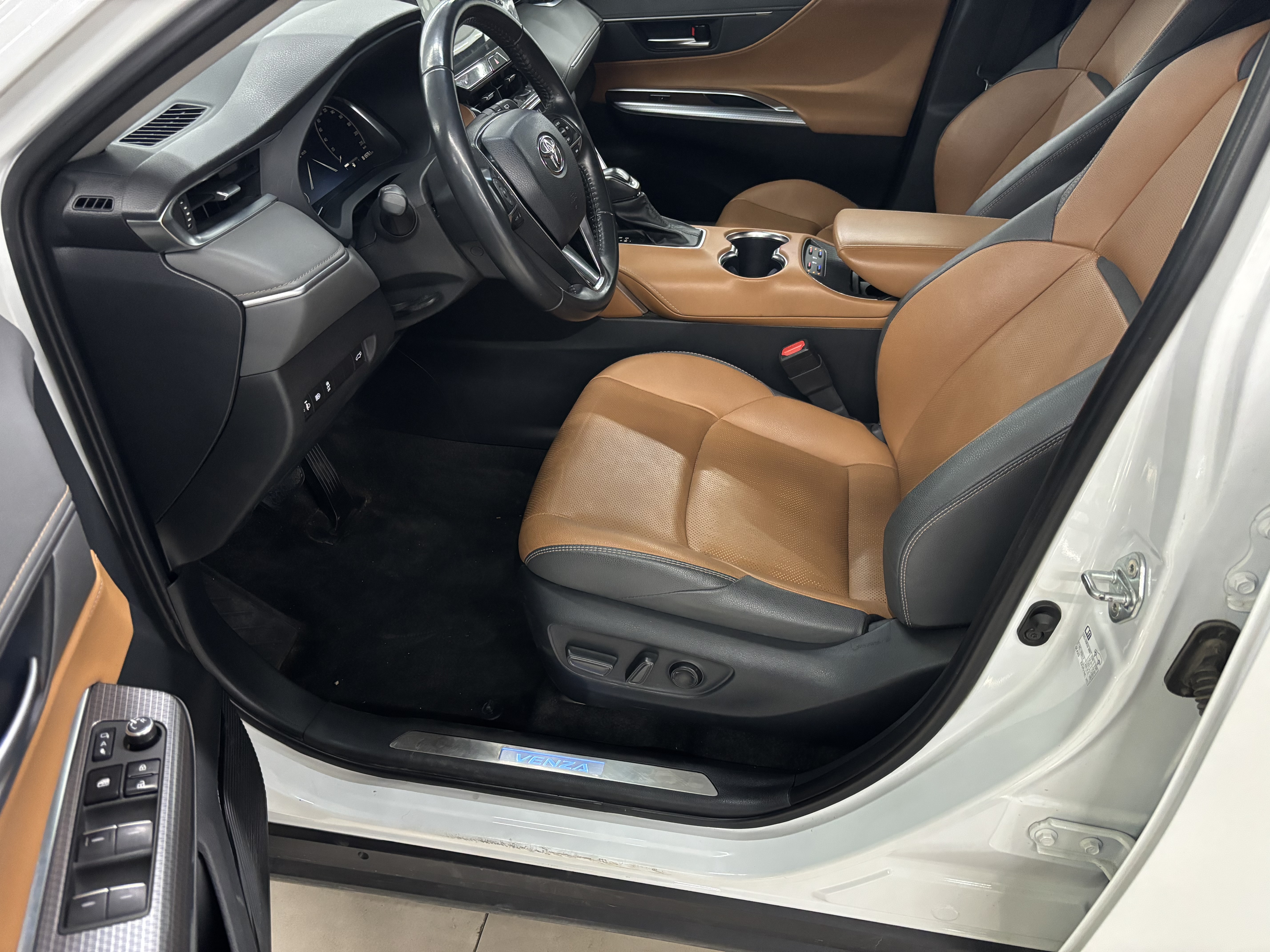 Toyota Venza 2023 immagine di auto #7