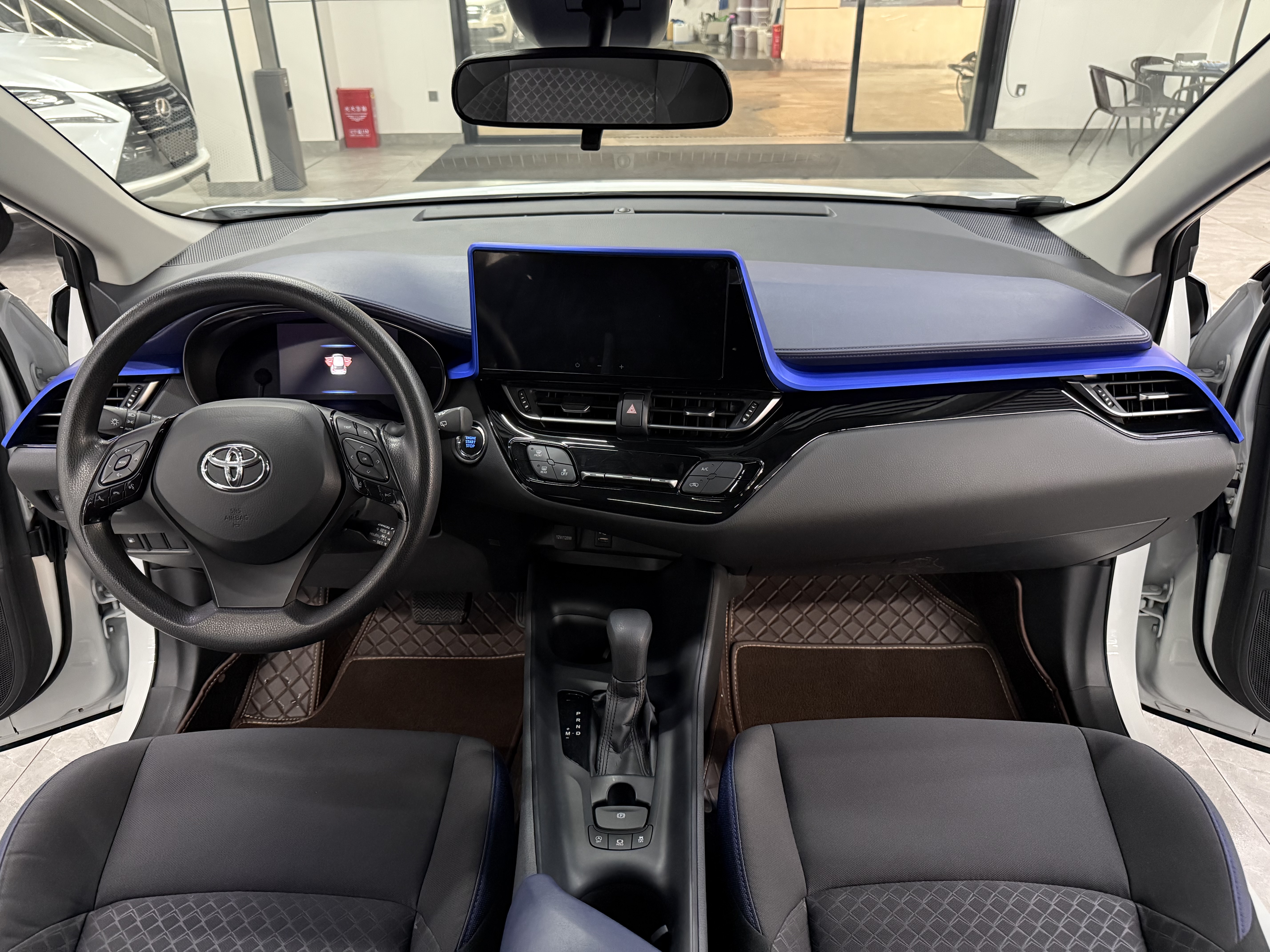 Toyota C-HR 2023 car image #7