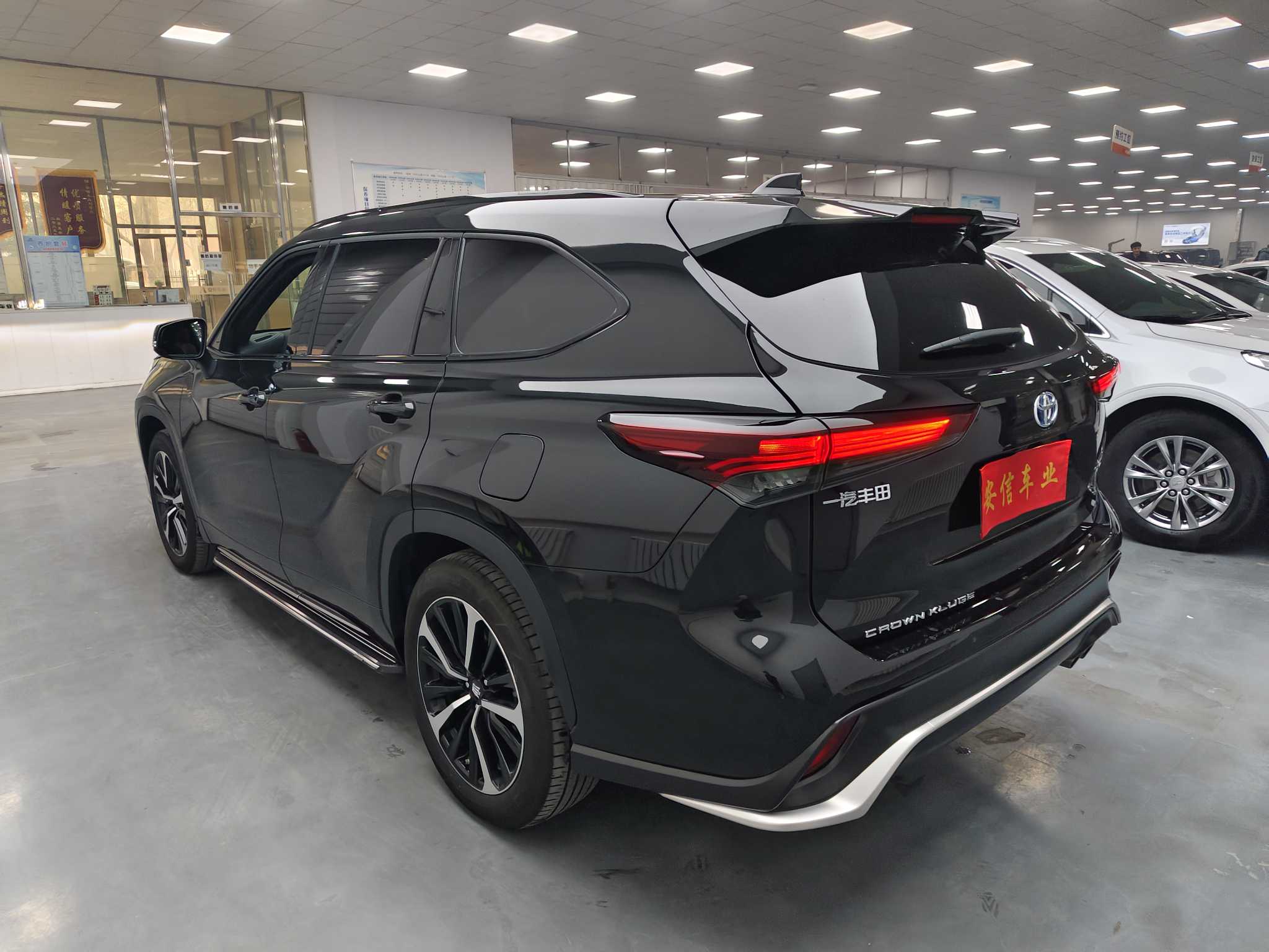 Toyota Crown Kluger 2024 immagine di auto #7