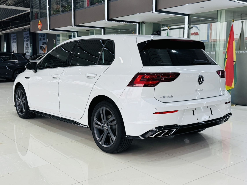 Volkswagen Golf 2023 car image #7