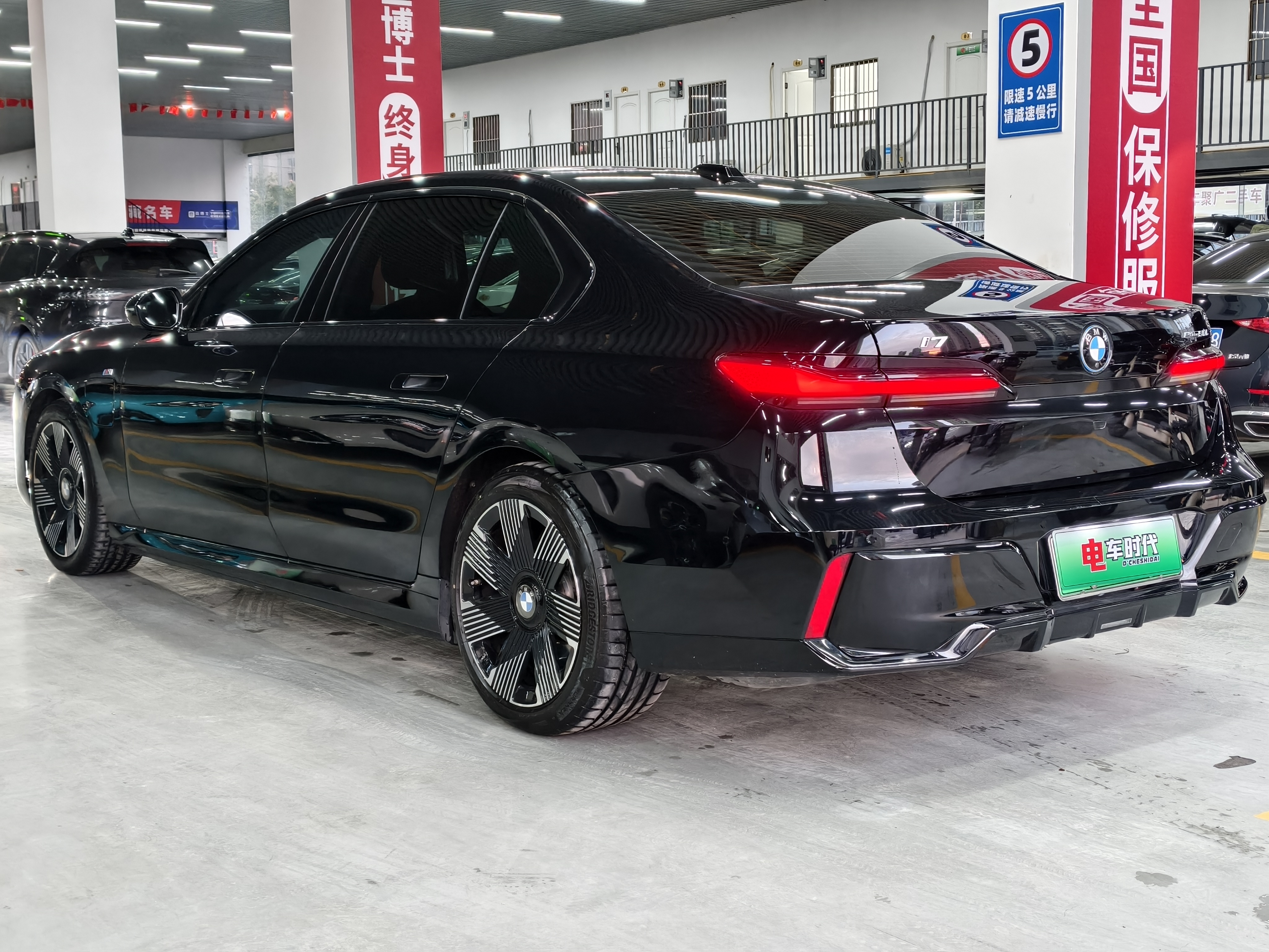 BMW i7 M70L 2024 car image #7