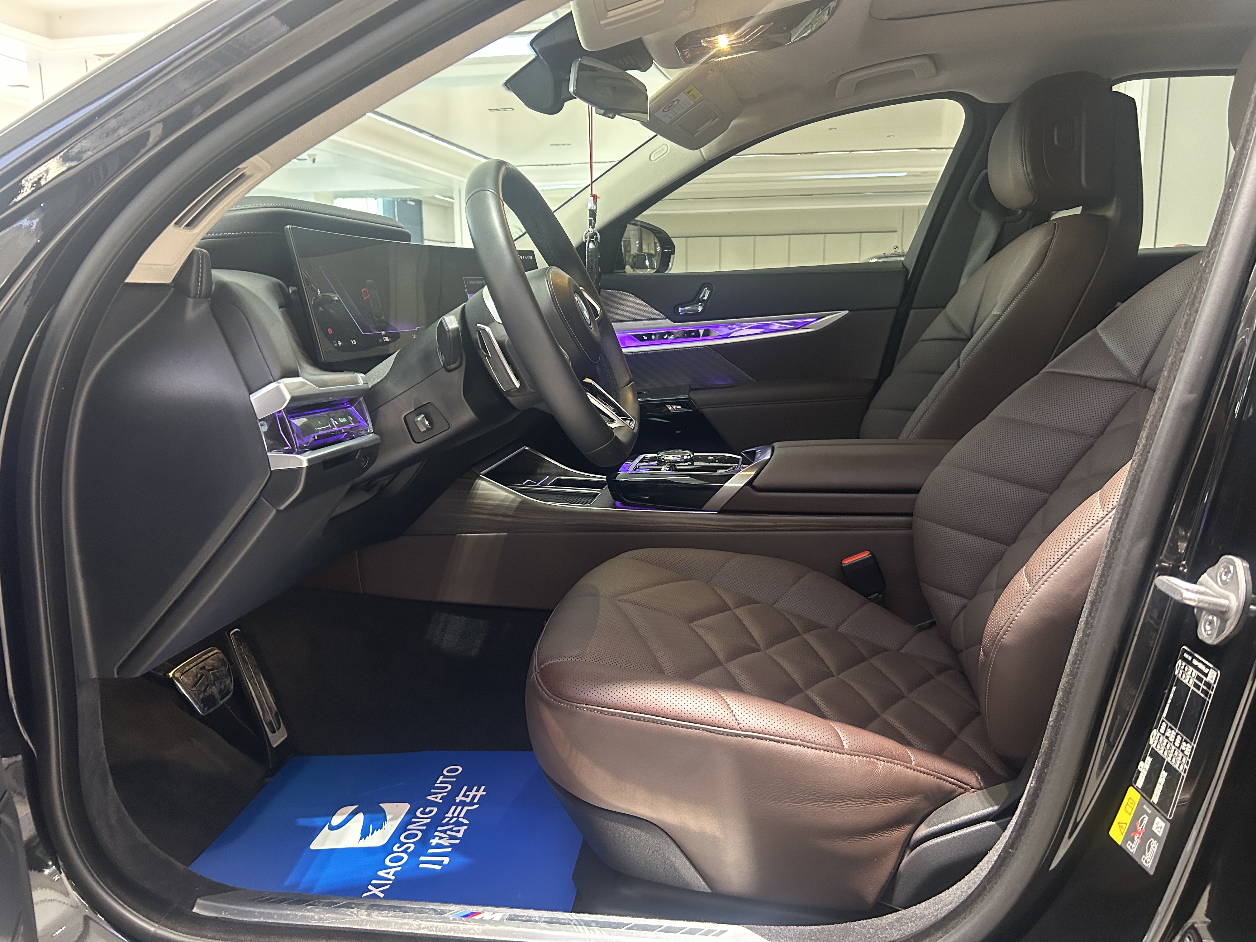 BMW i7 2023 car image #7