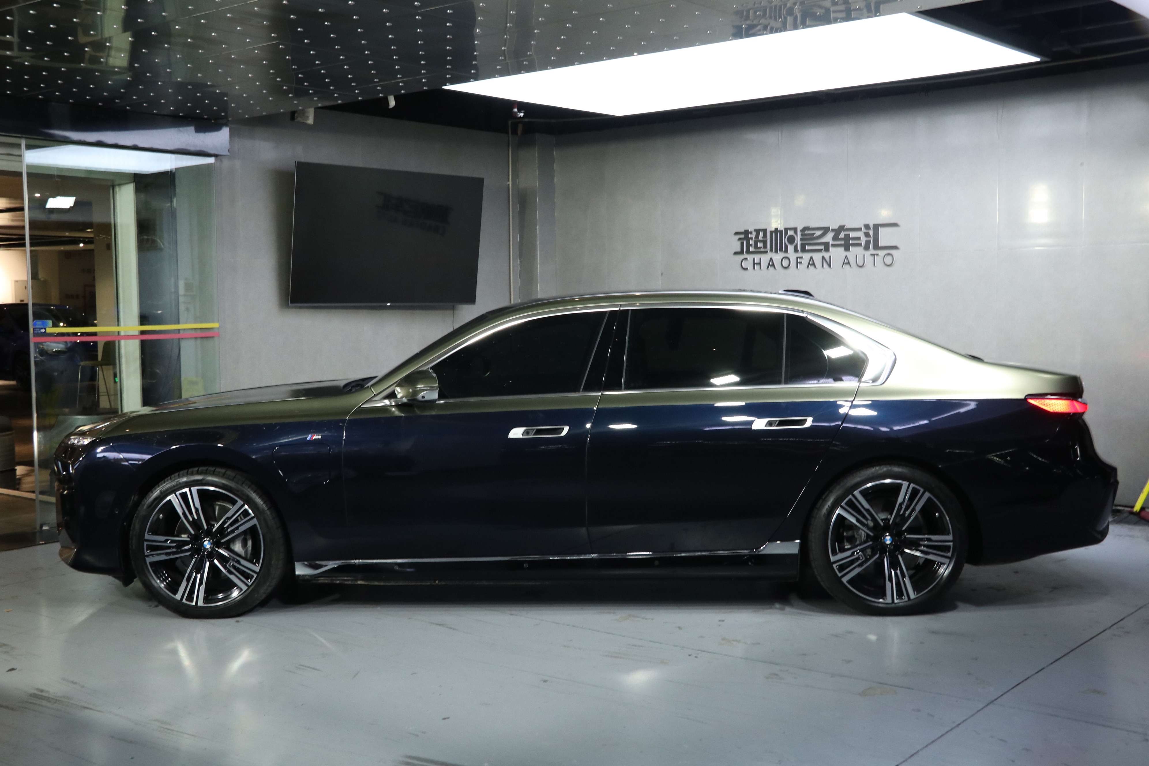 BMW i7 M70L 2025 #7 BMW i7 M70L 2025 car image #7