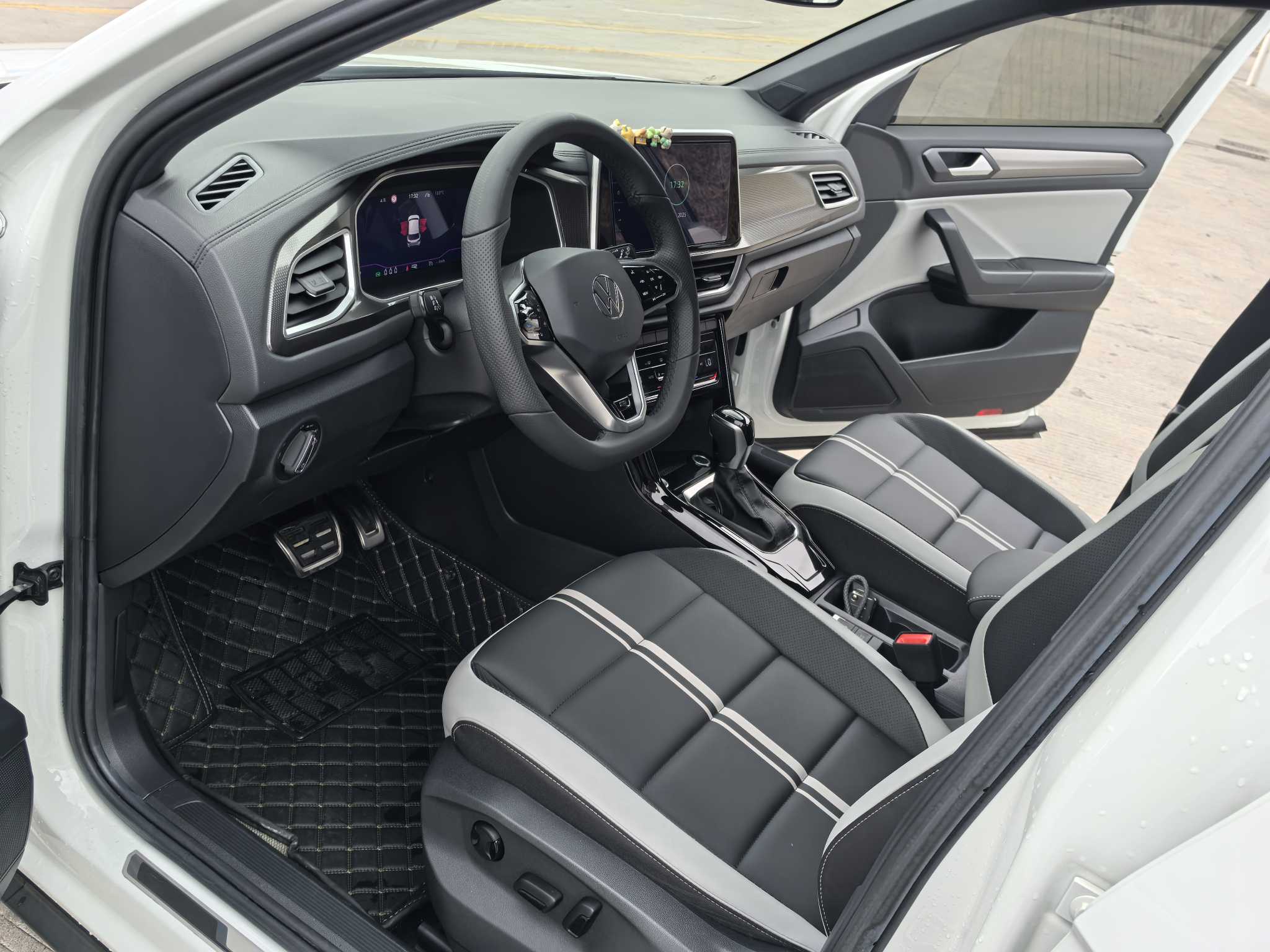 Volkswagen T-Roc 2023 #7 Volkswagen T-Roc 2023 car image #7