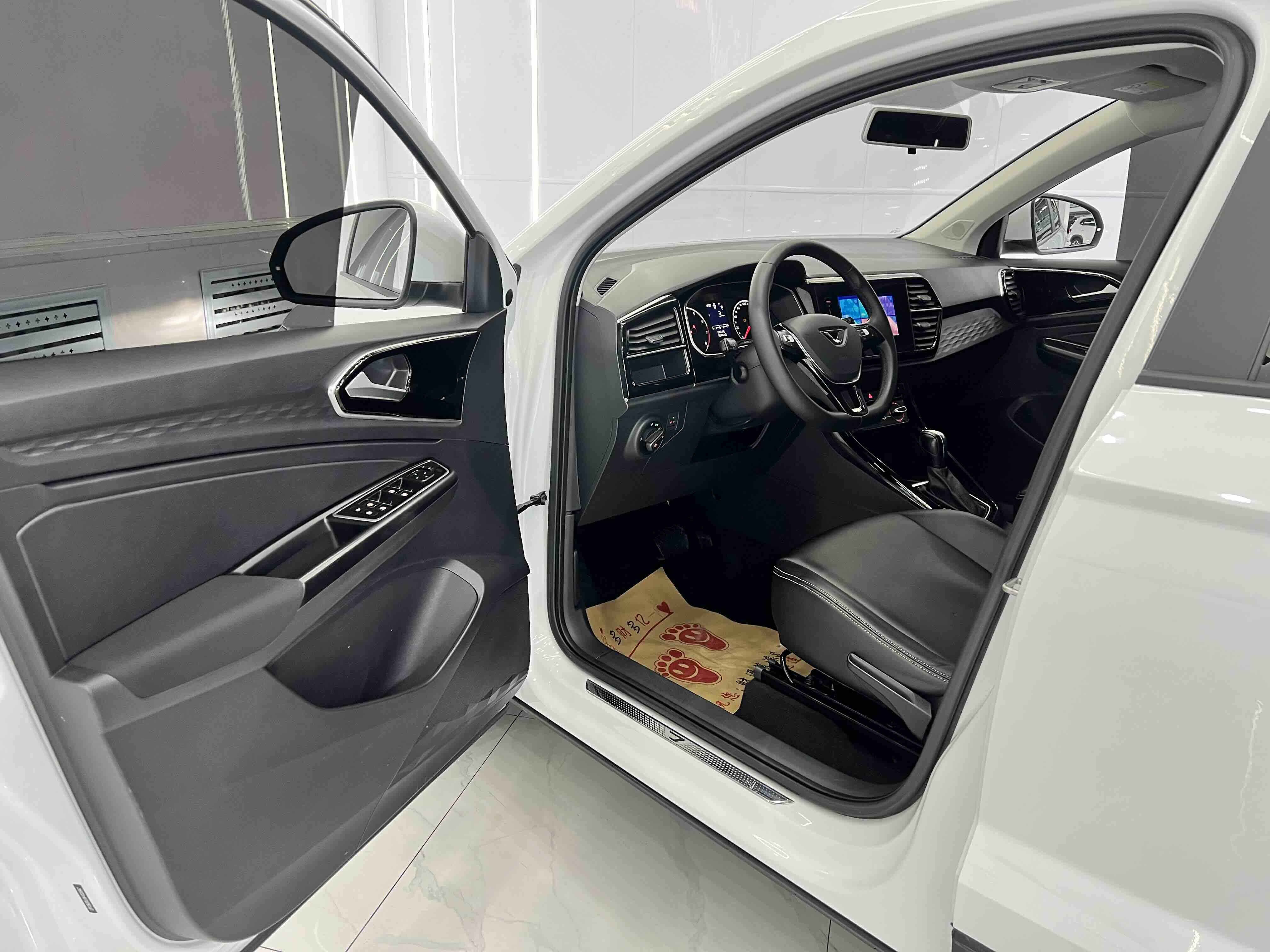 VS5 2022 car image #7