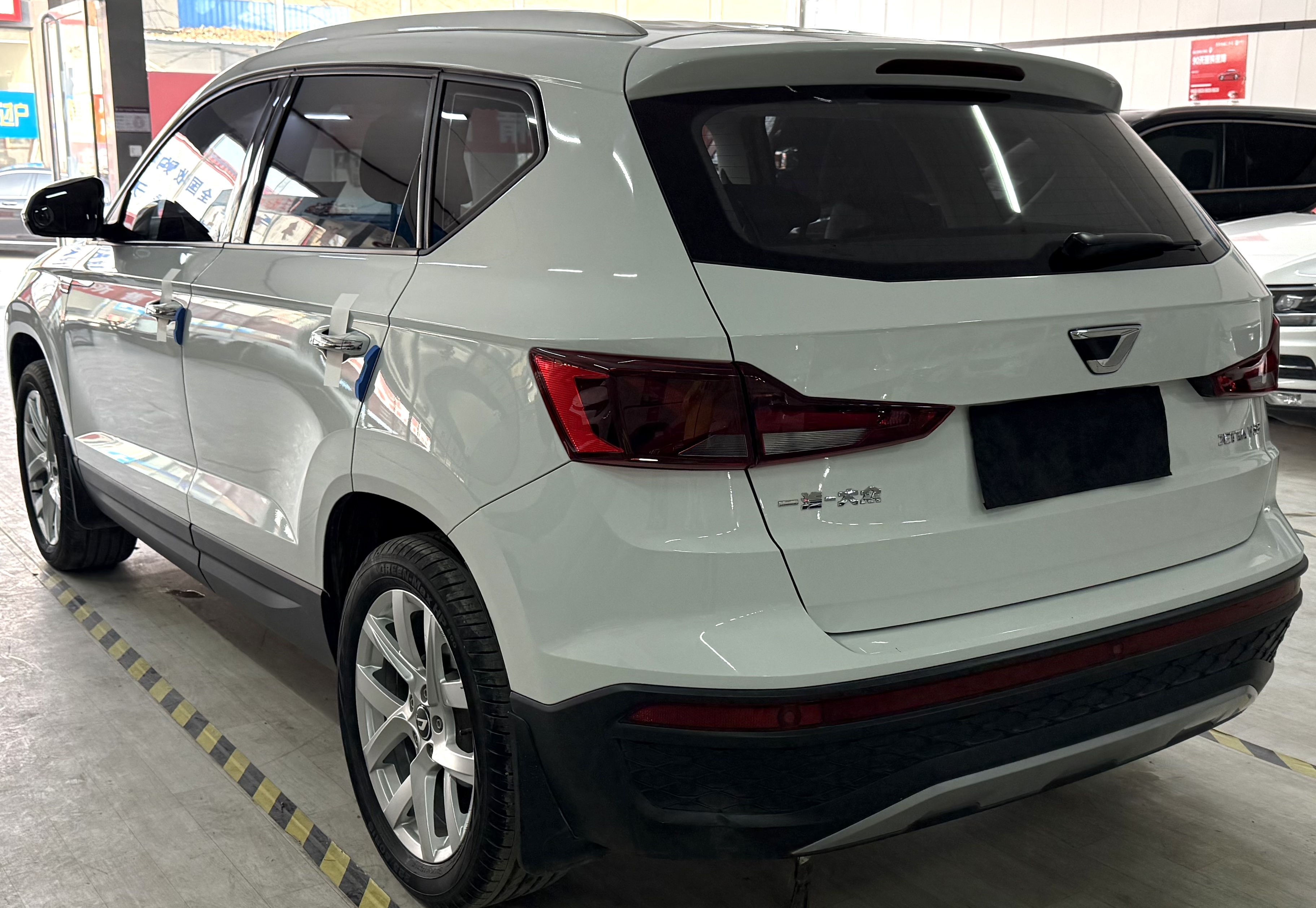 VS5 2023 car image #7