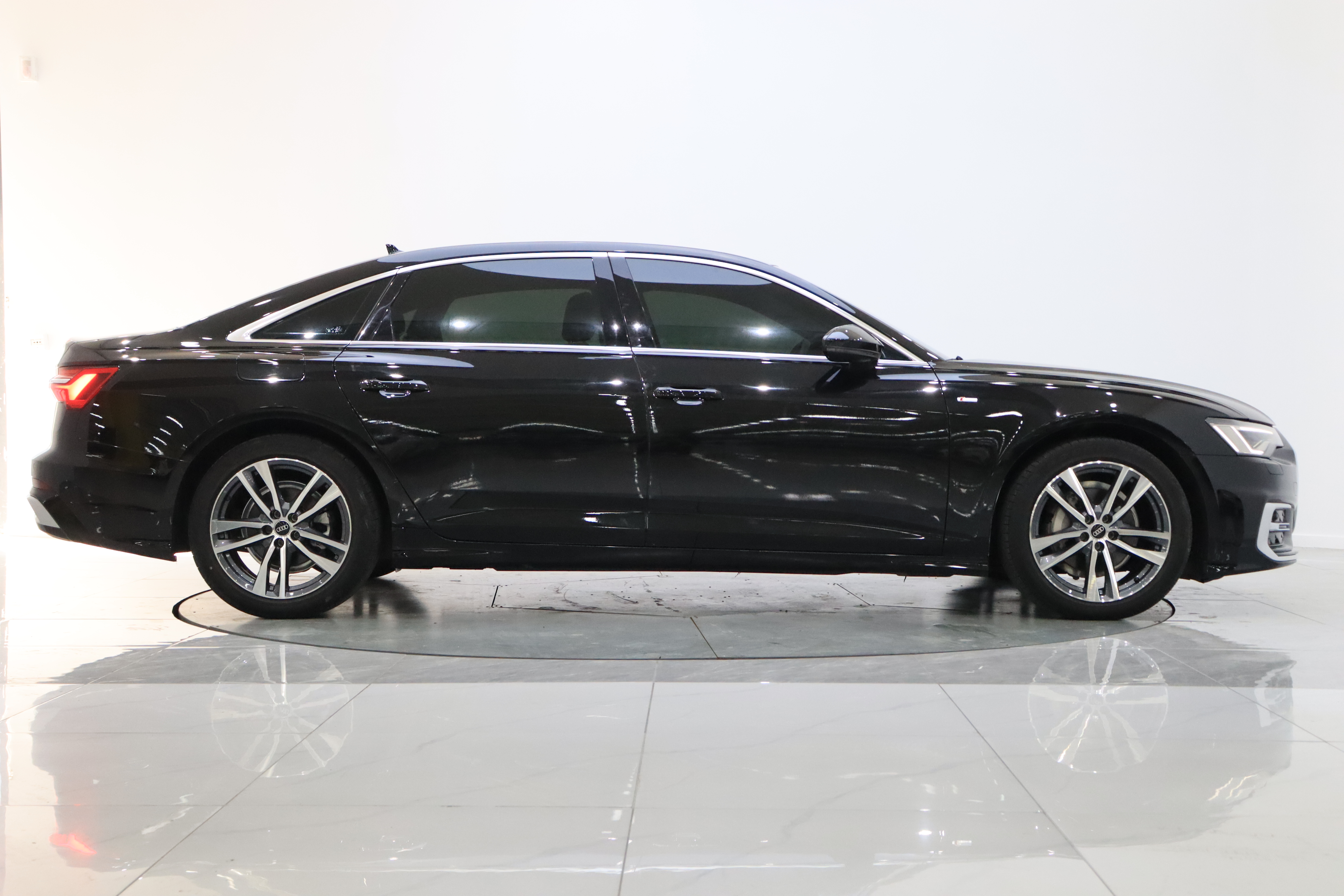 Audi A6L 2023 car image #7