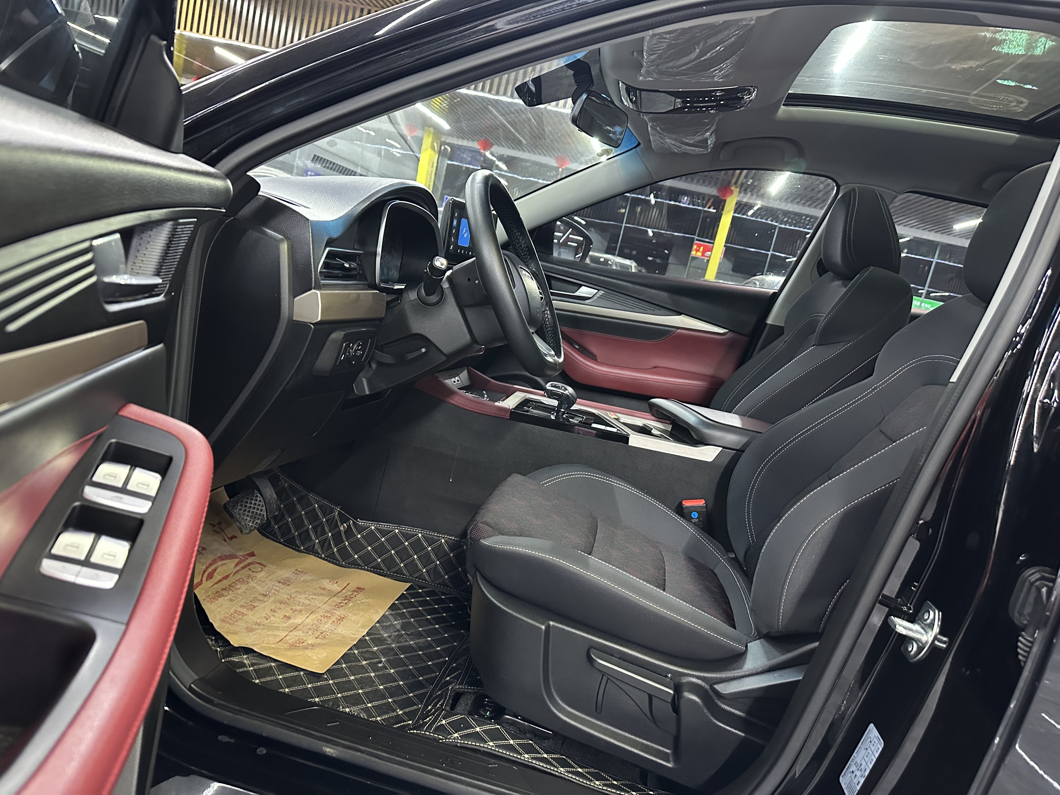 X70 2023 car image #7