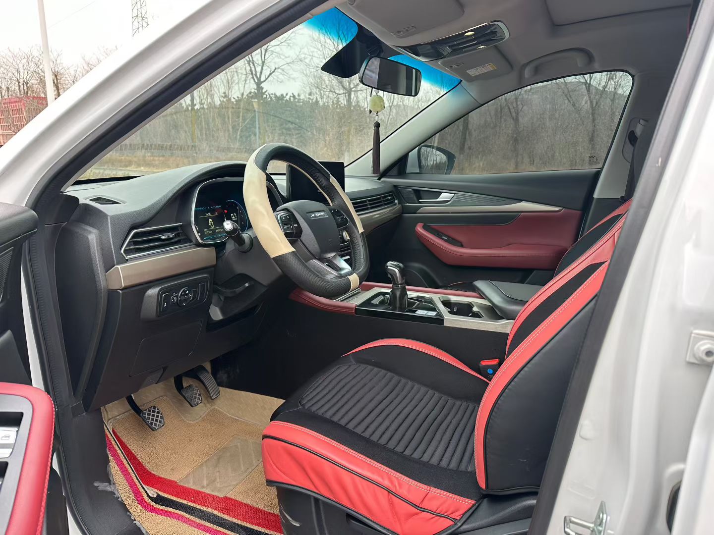 X70 2023 car image #7