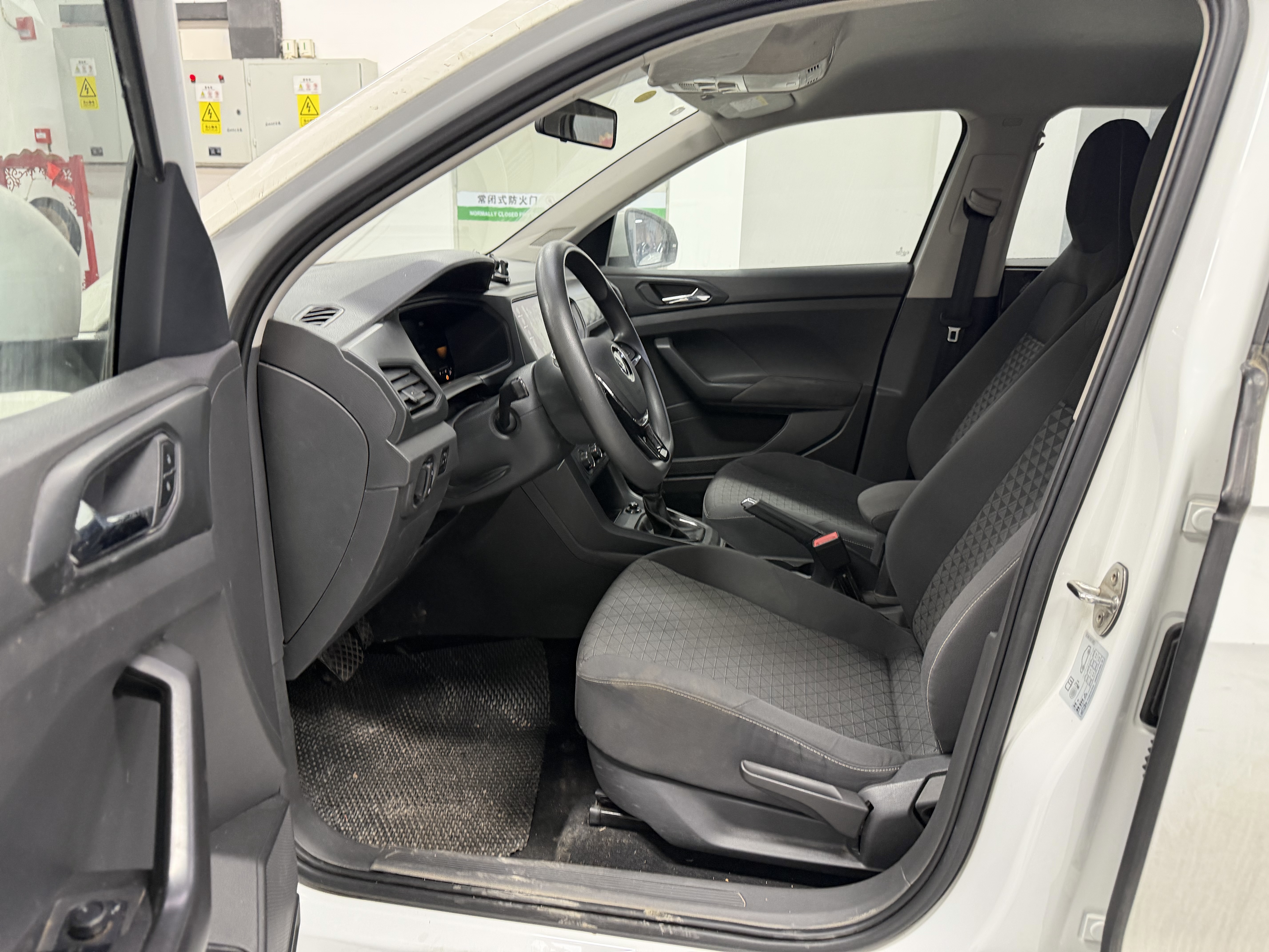 Volkswagen T-Cross 2024 car image #7