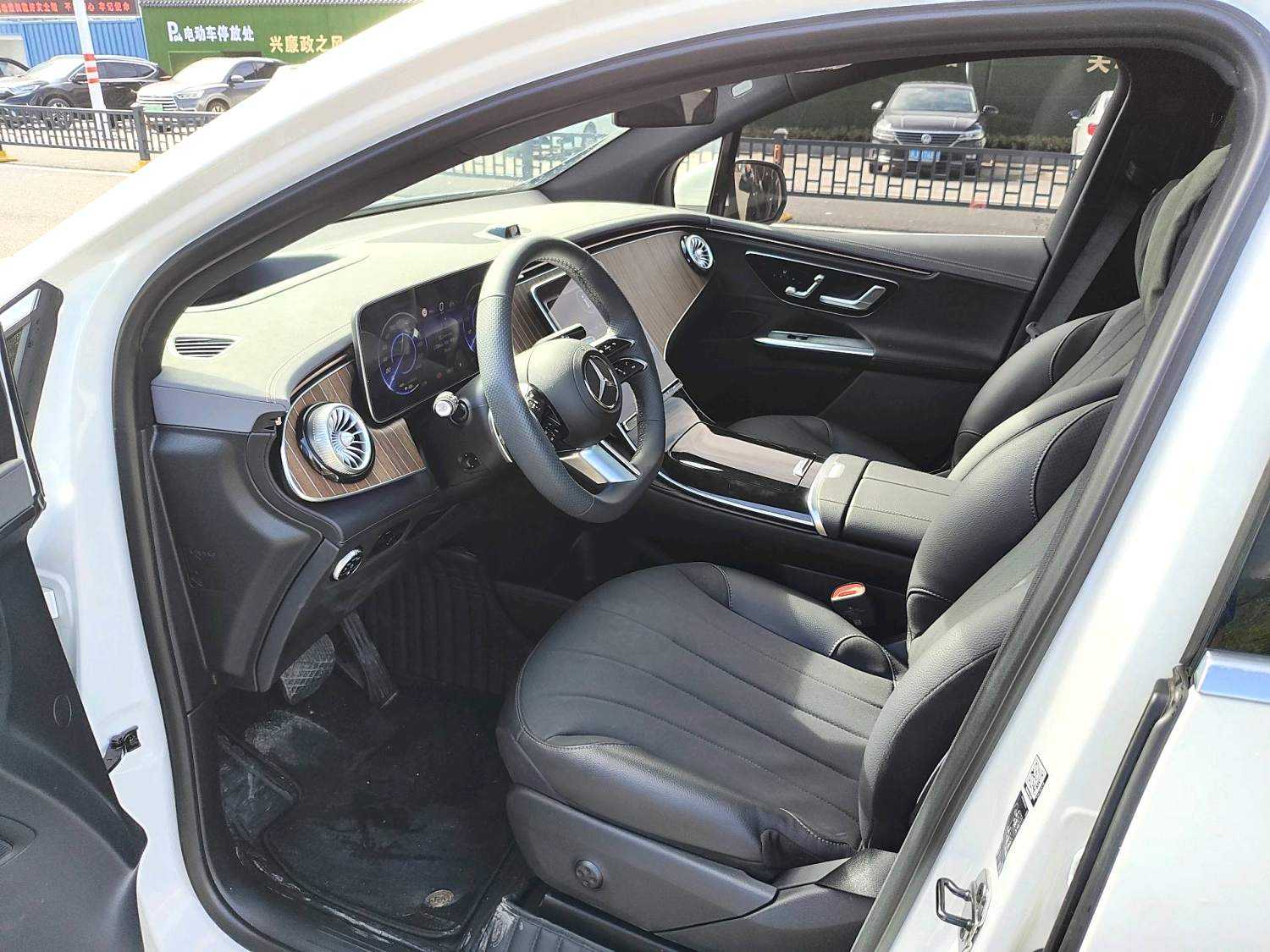 Mercedes-Benz EQE SUV 2024 image de voiture #7