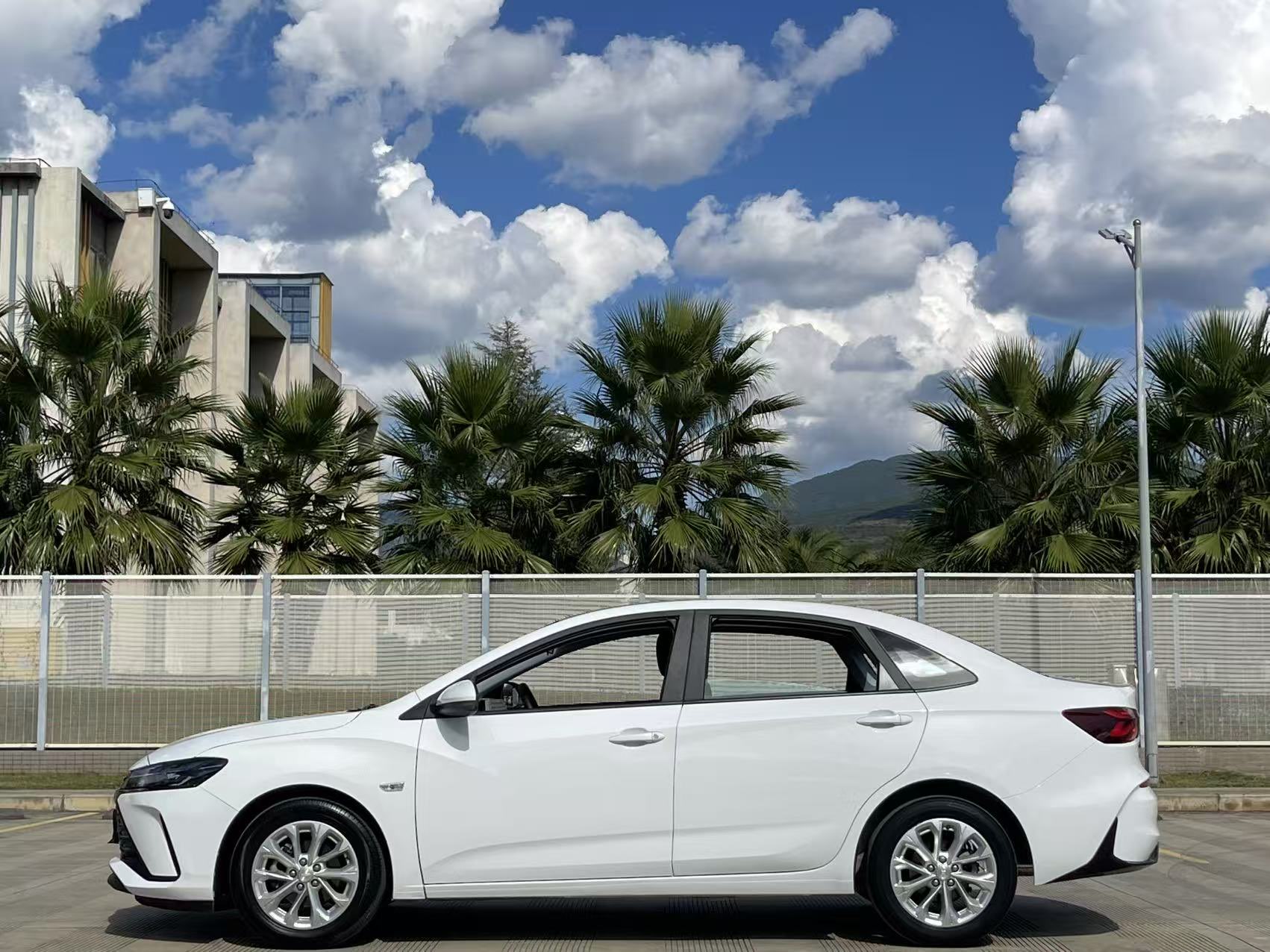 Chevrolet Monza 2023 #7 Chevrolet Monza 2023 car image #7