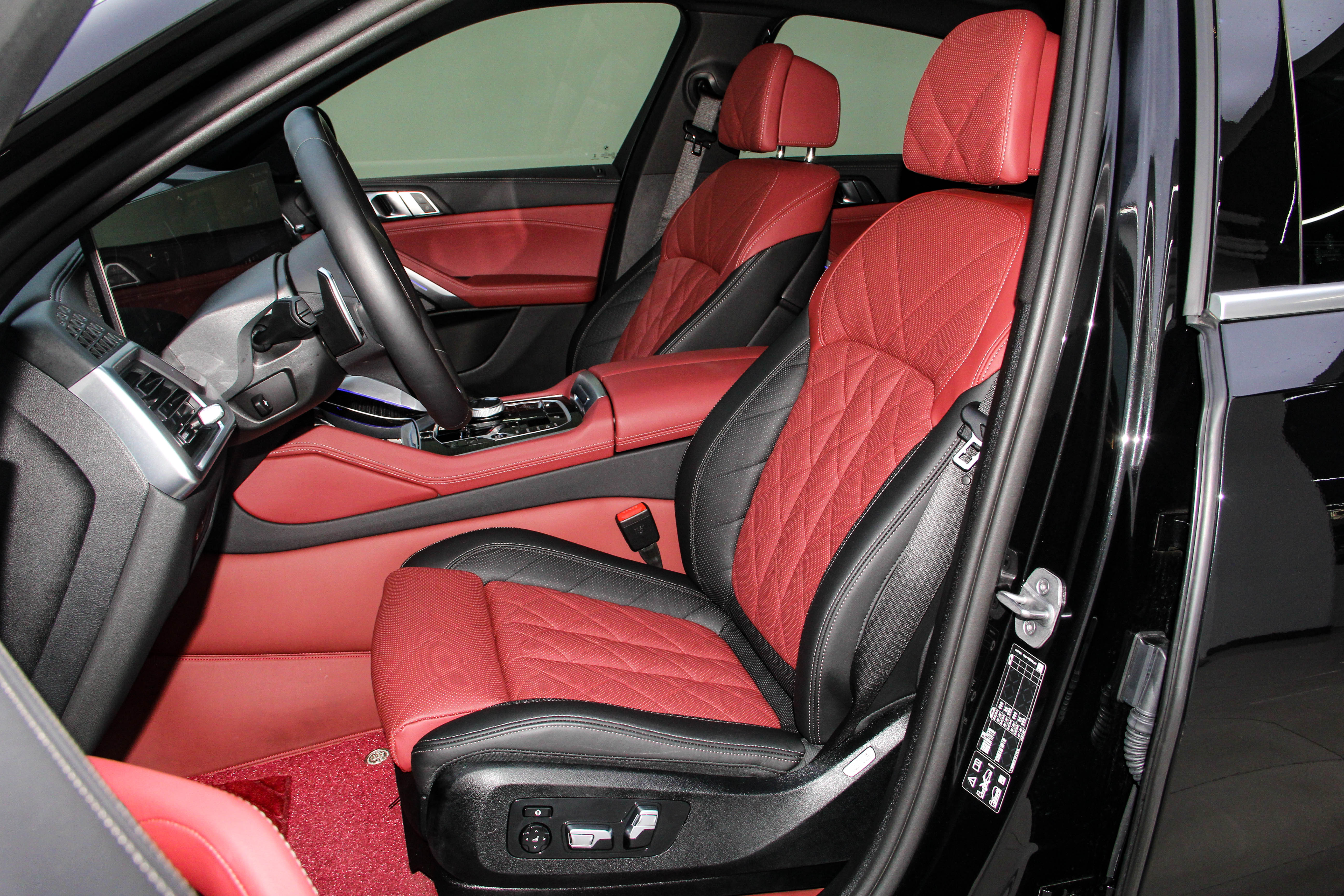 BMW X6 2025 car image #7