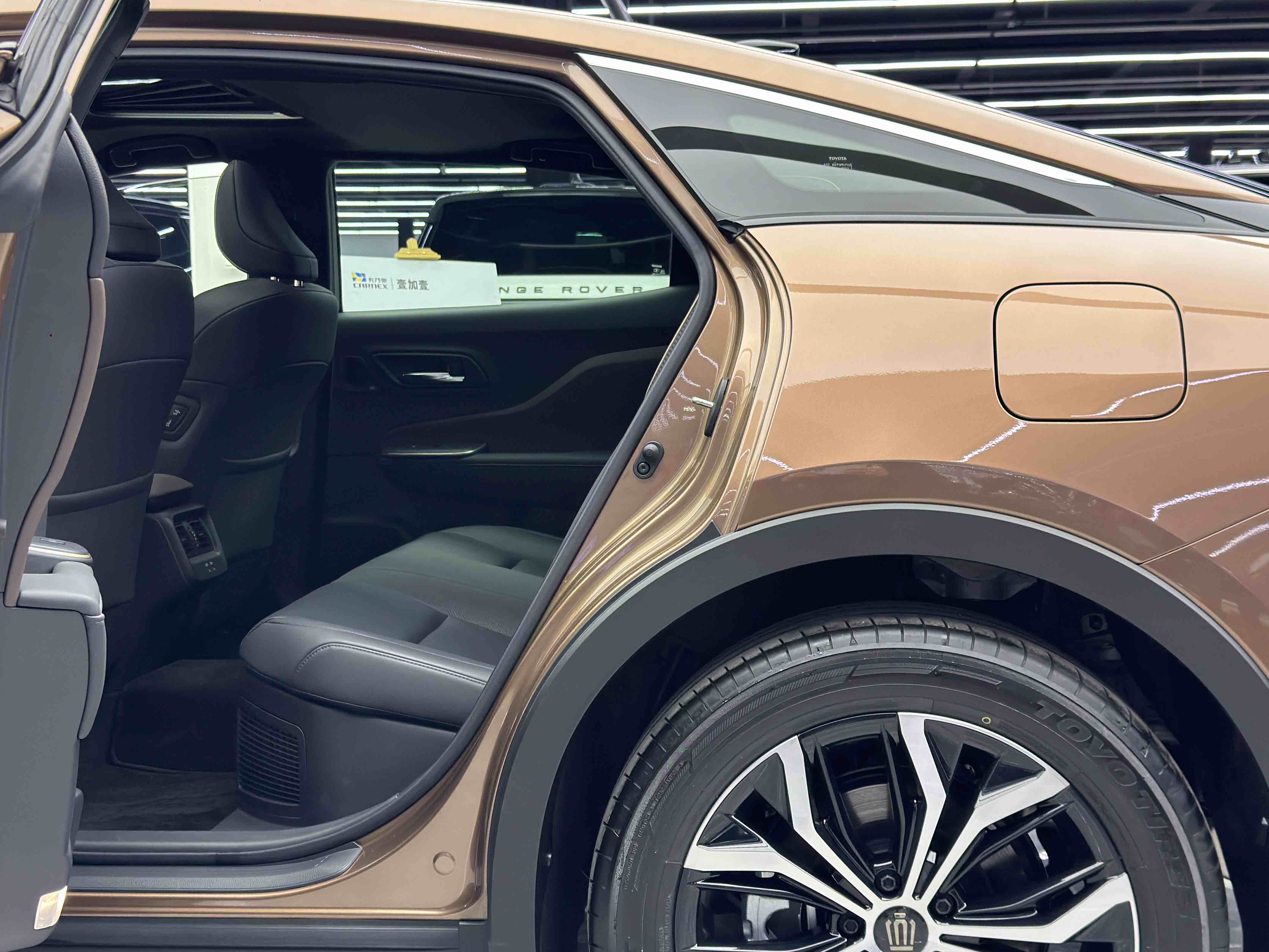 Toyota CrownSportCross 2026 image de voiture #7