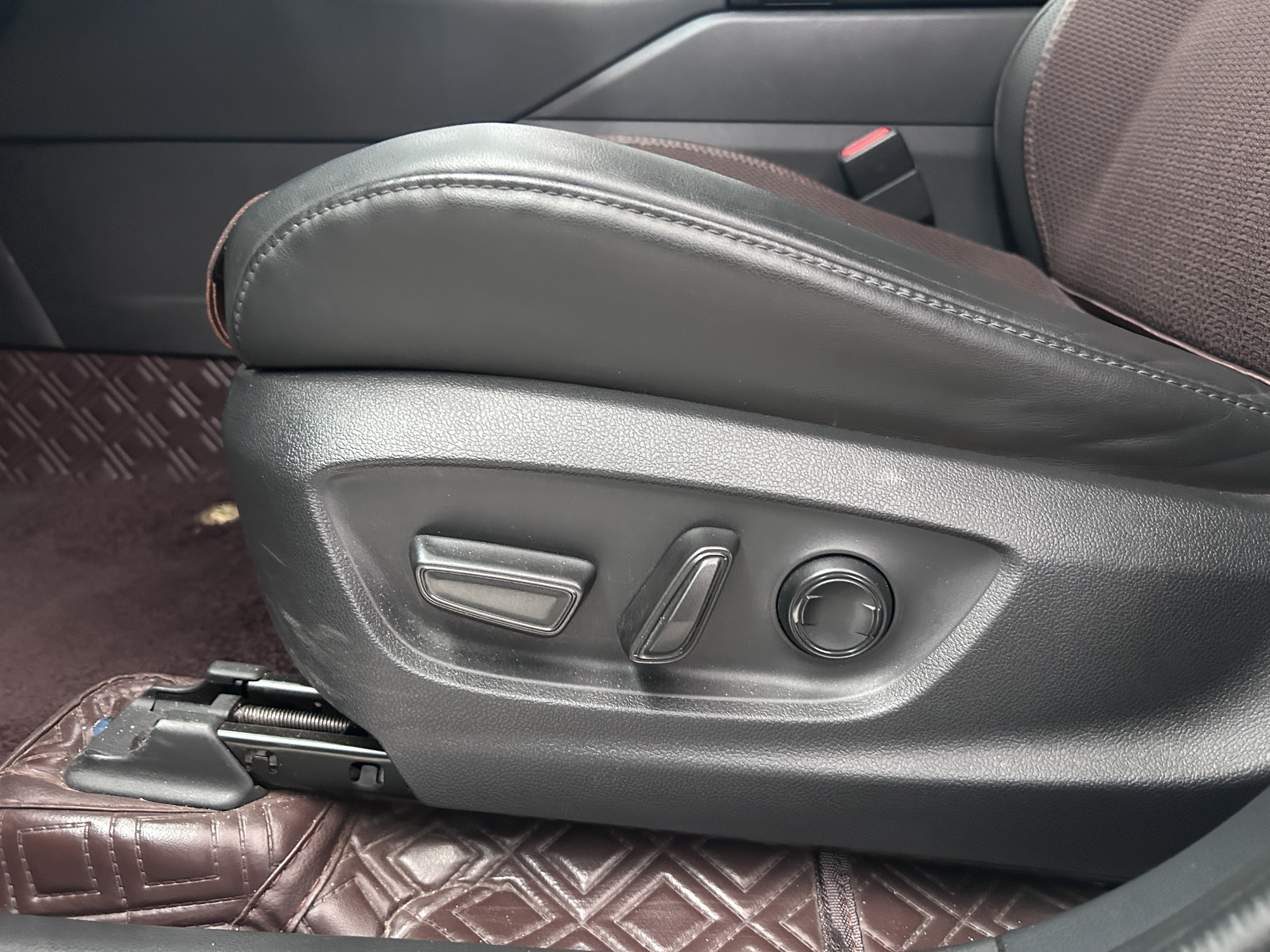 Toyota CrownSportCross 2023 image de voiture #7