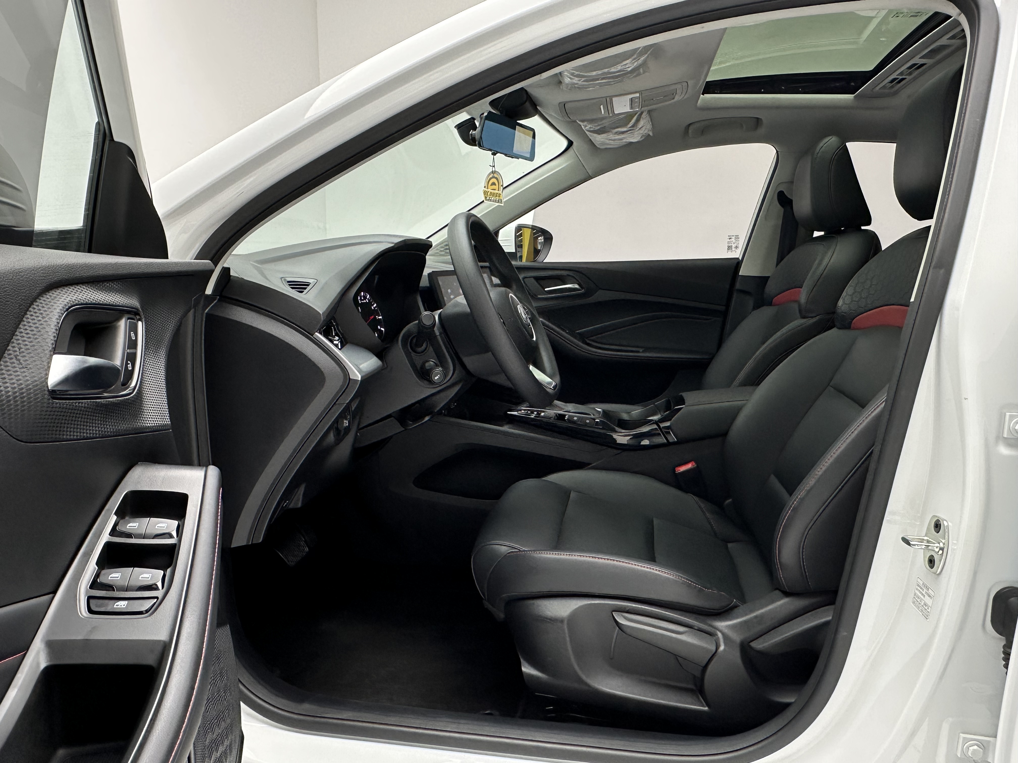 5 2024 car image #7