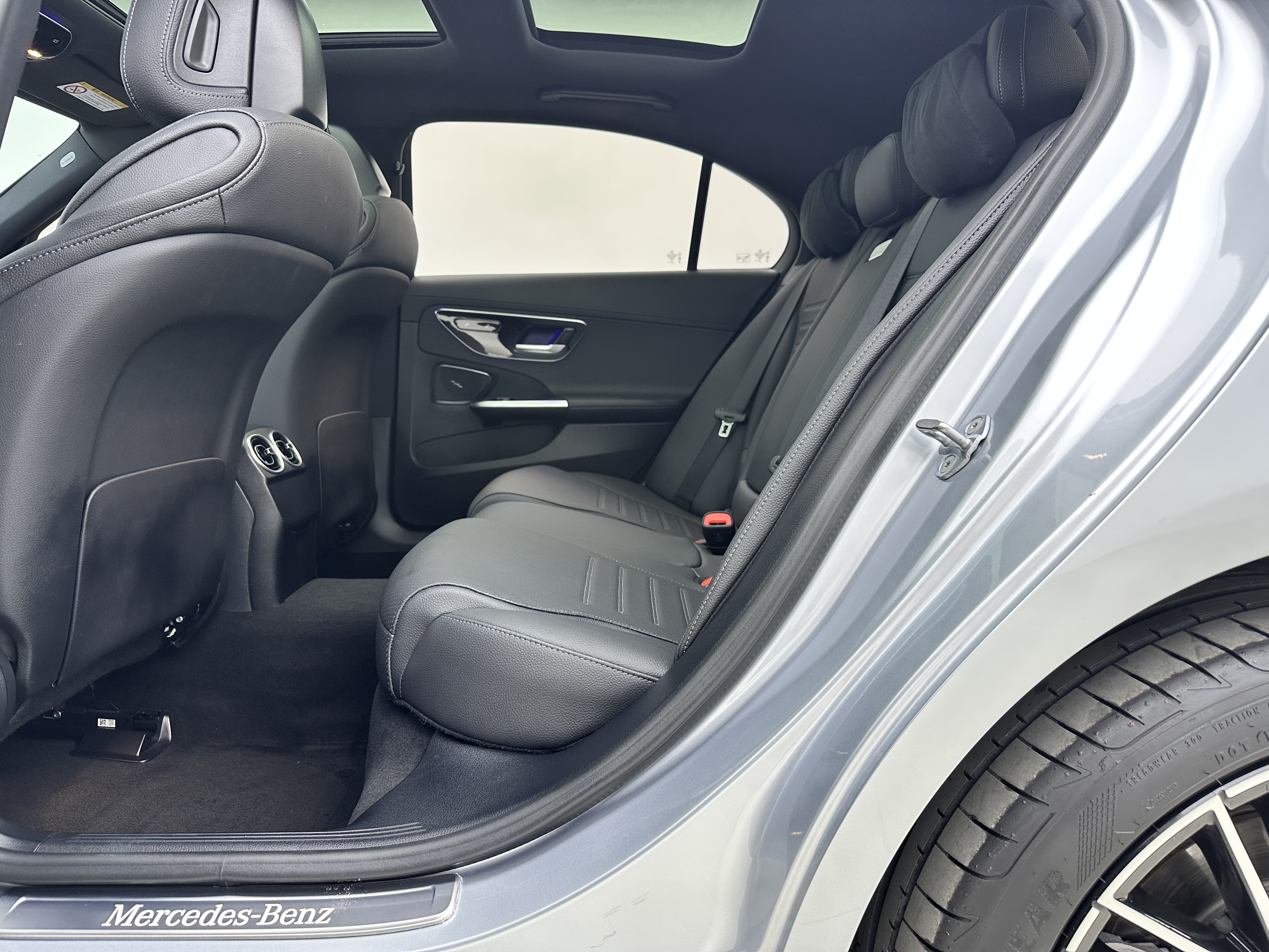 Mercedes-Benz C Class 2023 صورة سيارة #7