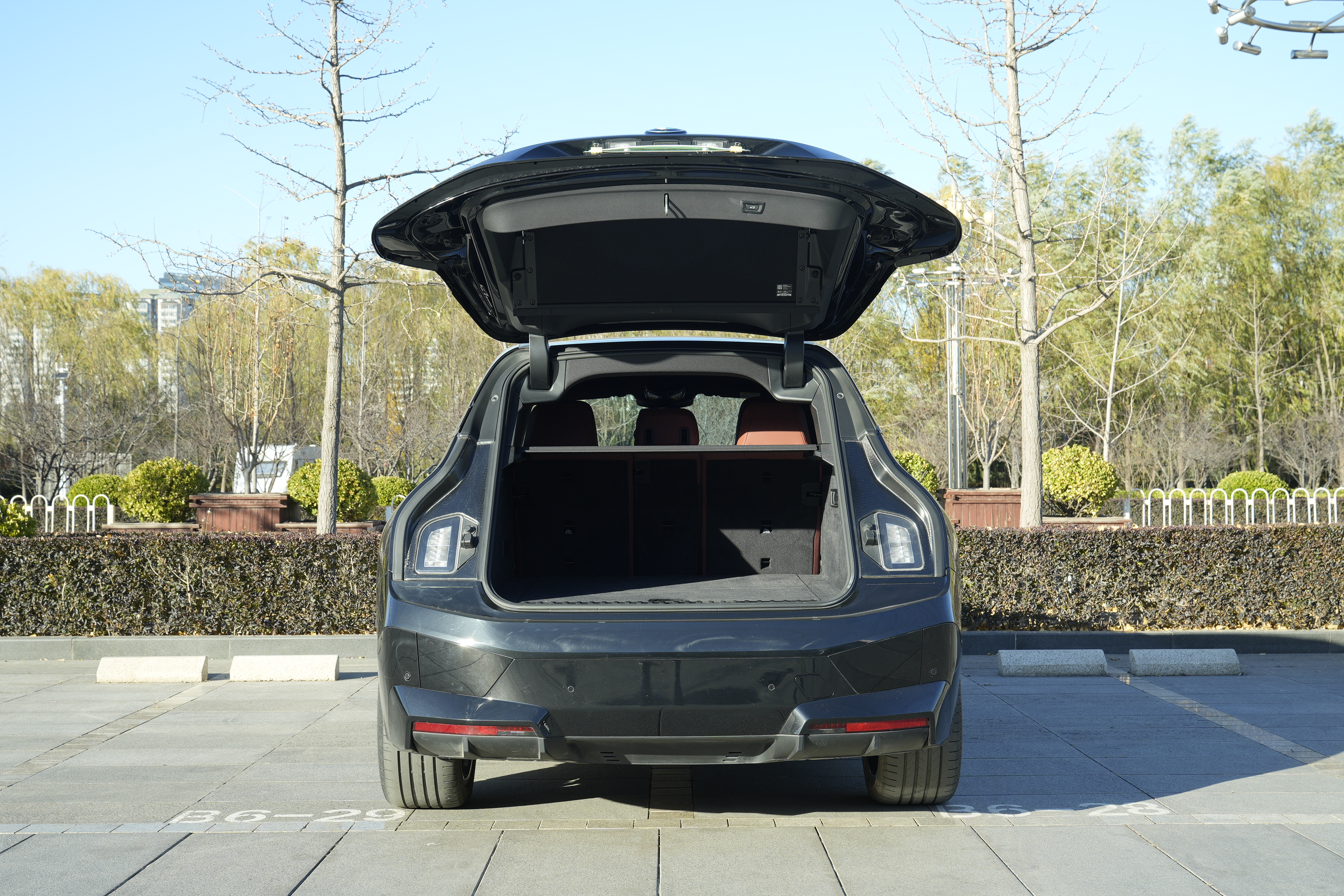 BMW iX M60 2025 car image #7