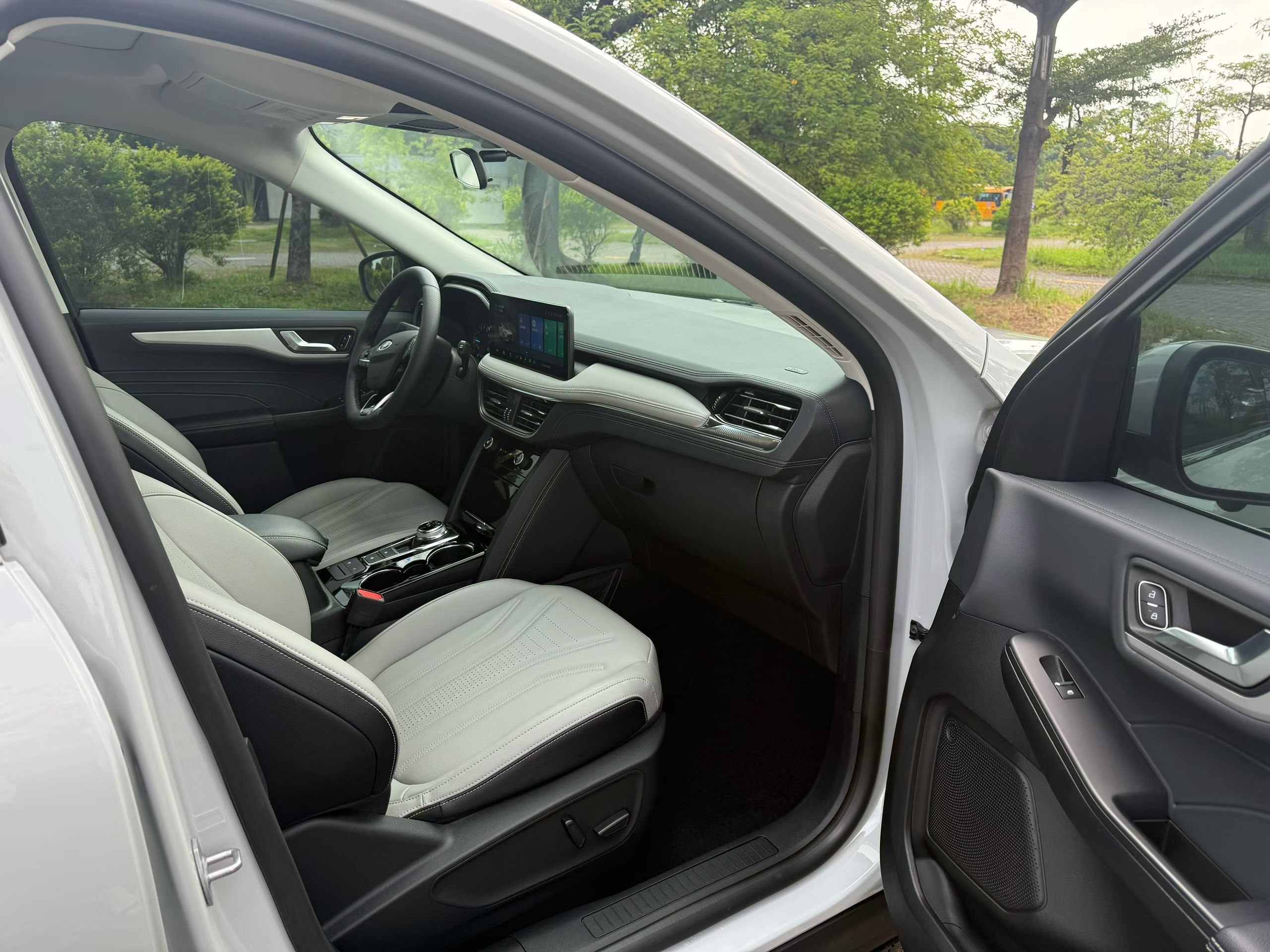 Ford Escape 2023 immagine di auto #7