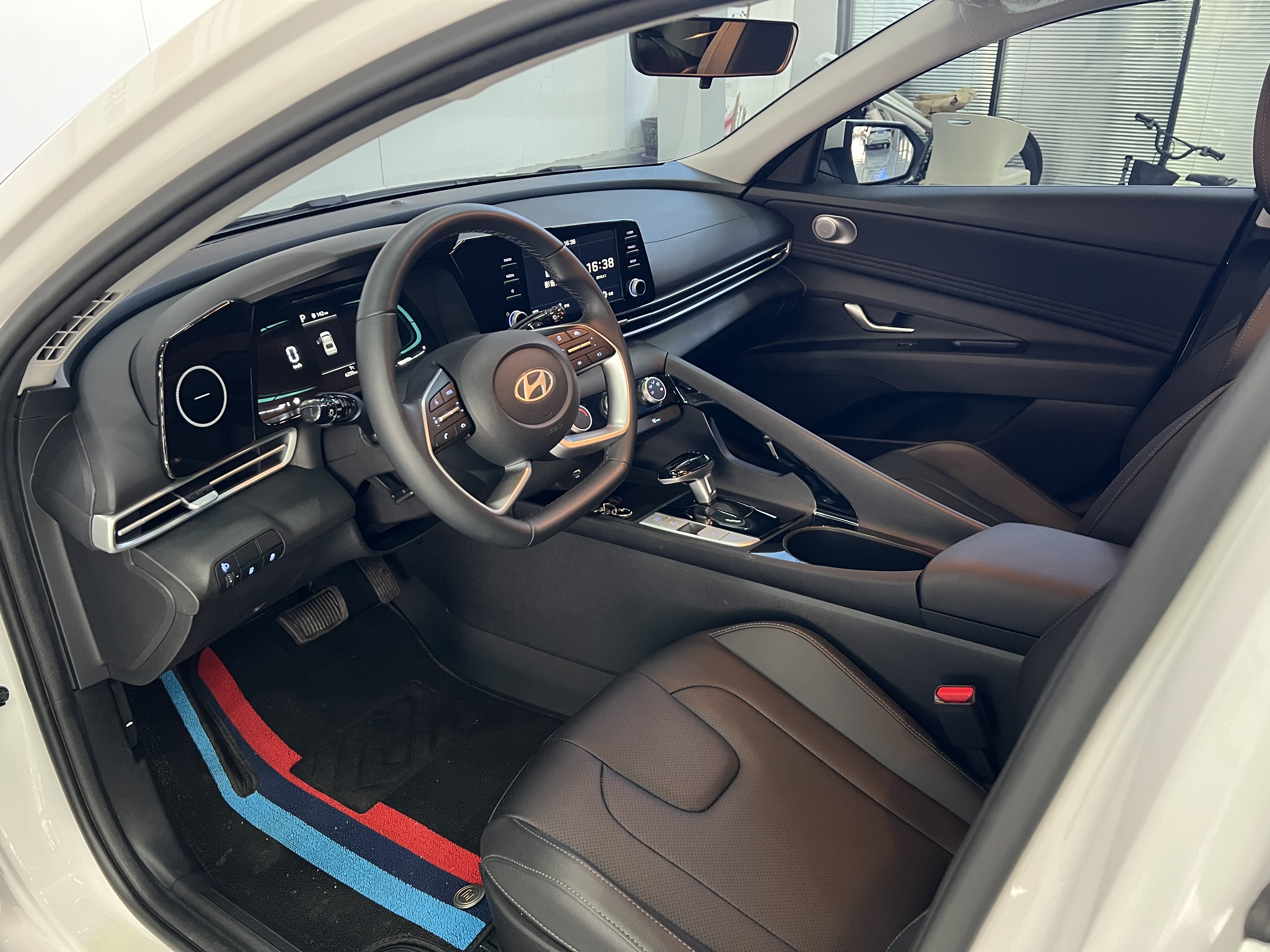 Hyundai Elantra 2024 immagine di auto #7