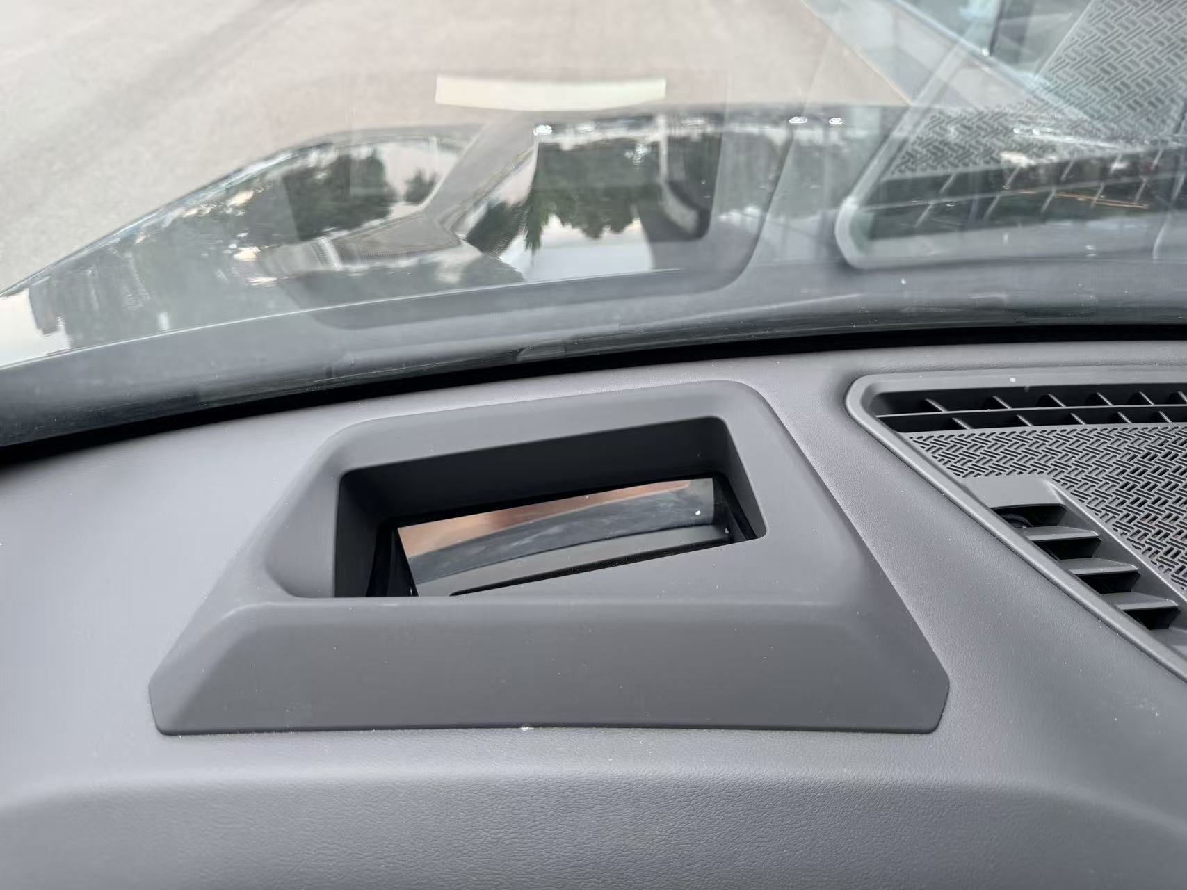 BMW iX1 2023 car image #7