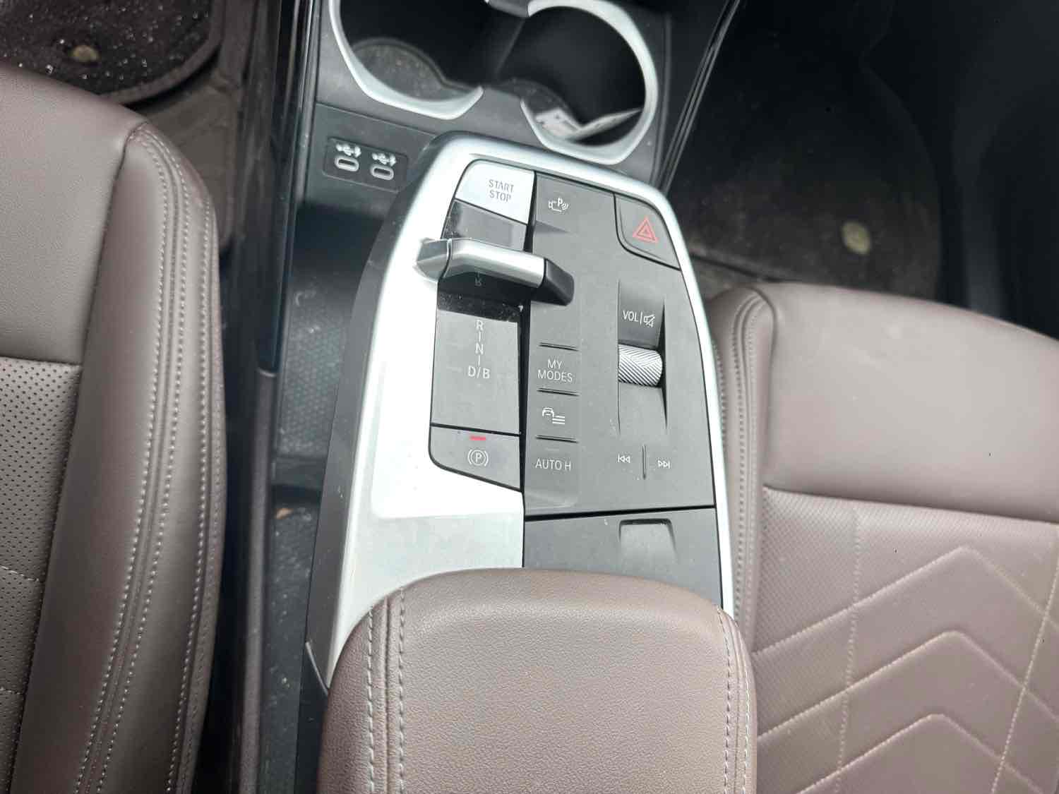 BMW iX1 2025 #7 BMW iX1 2025 صورة سيارة #7