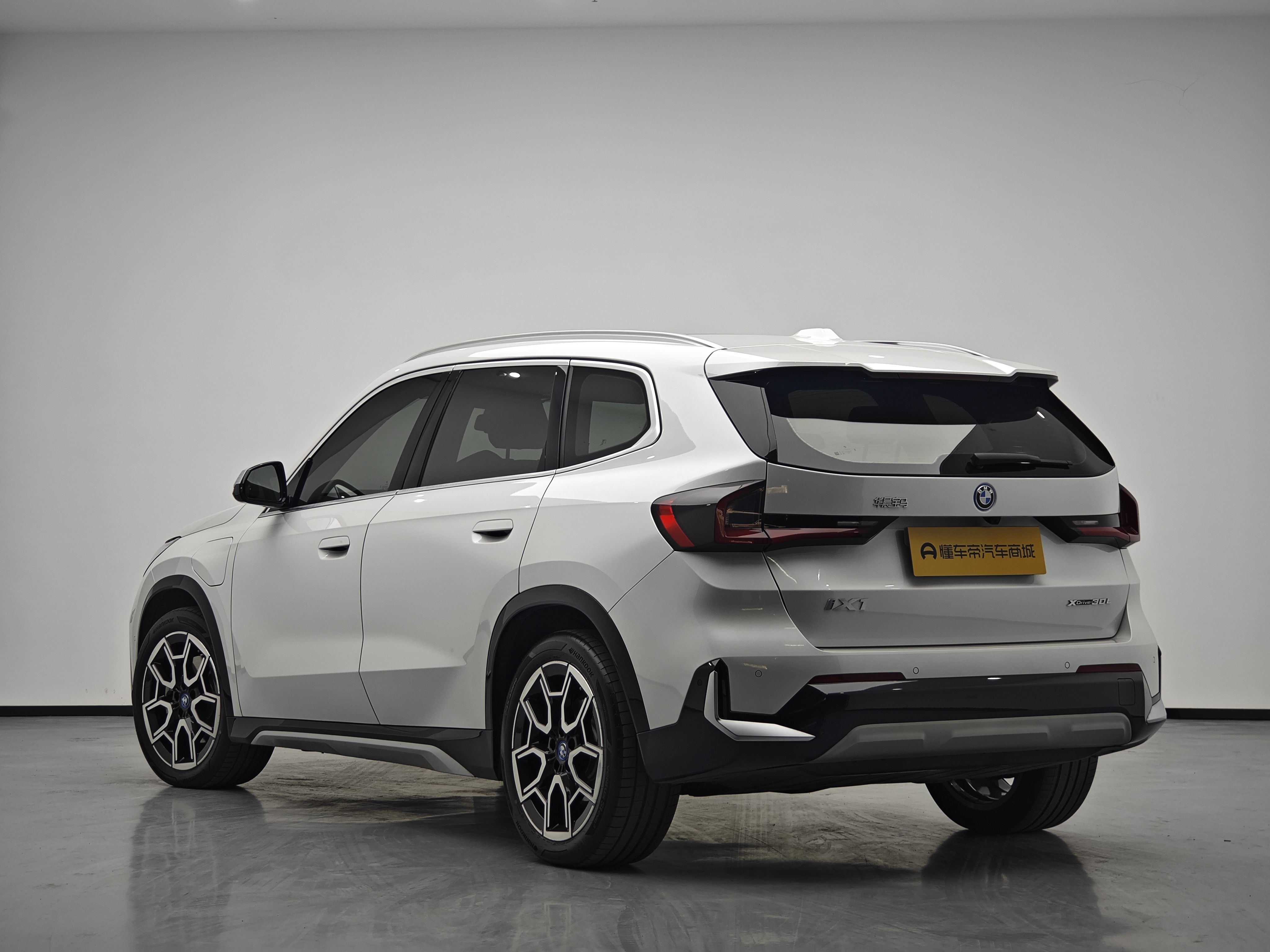 BMW iX1 2025 #7 BMW iX1 2025 صورة سيارة #7