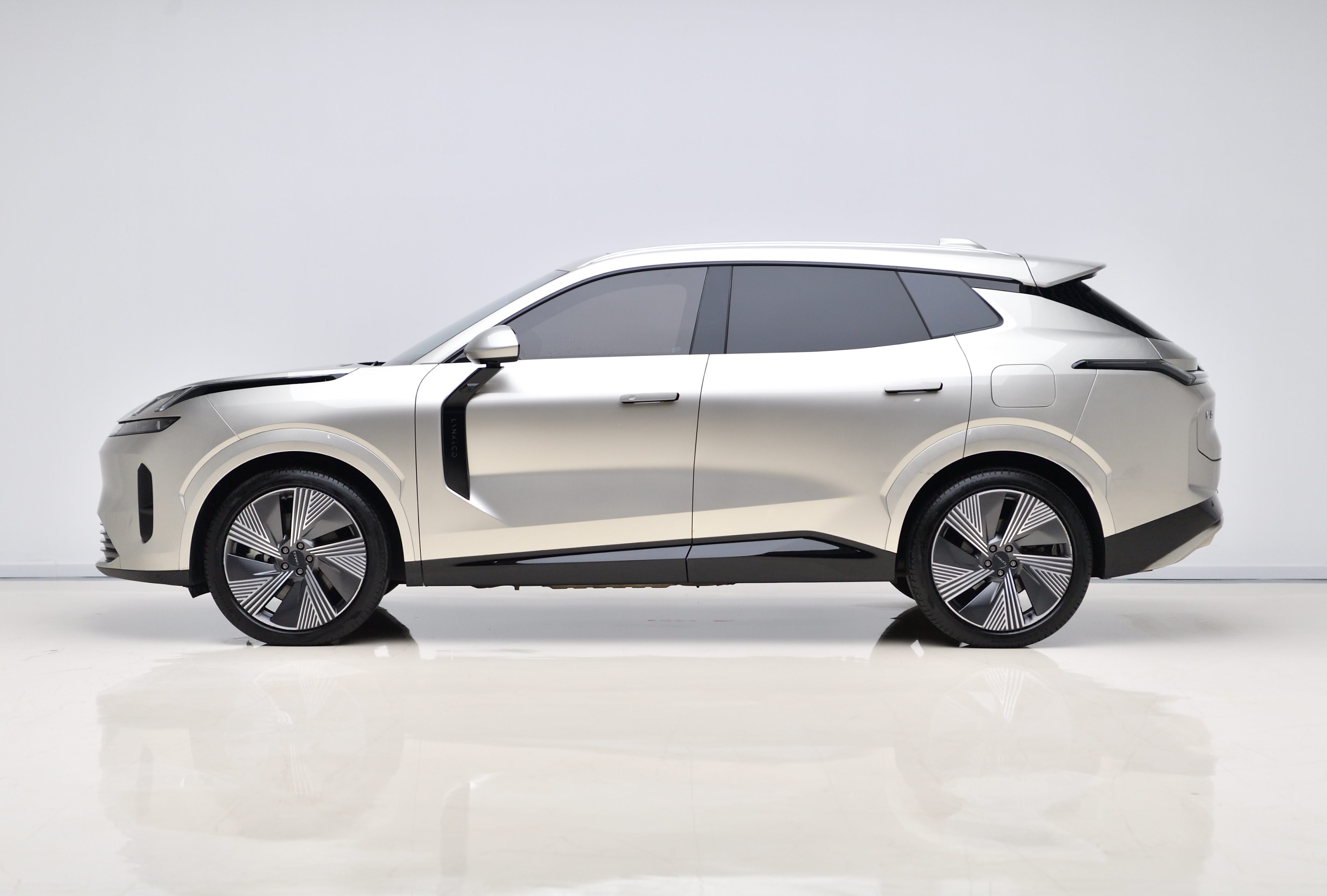 Lynk & Co 08 EM-P 2024 car image #7
