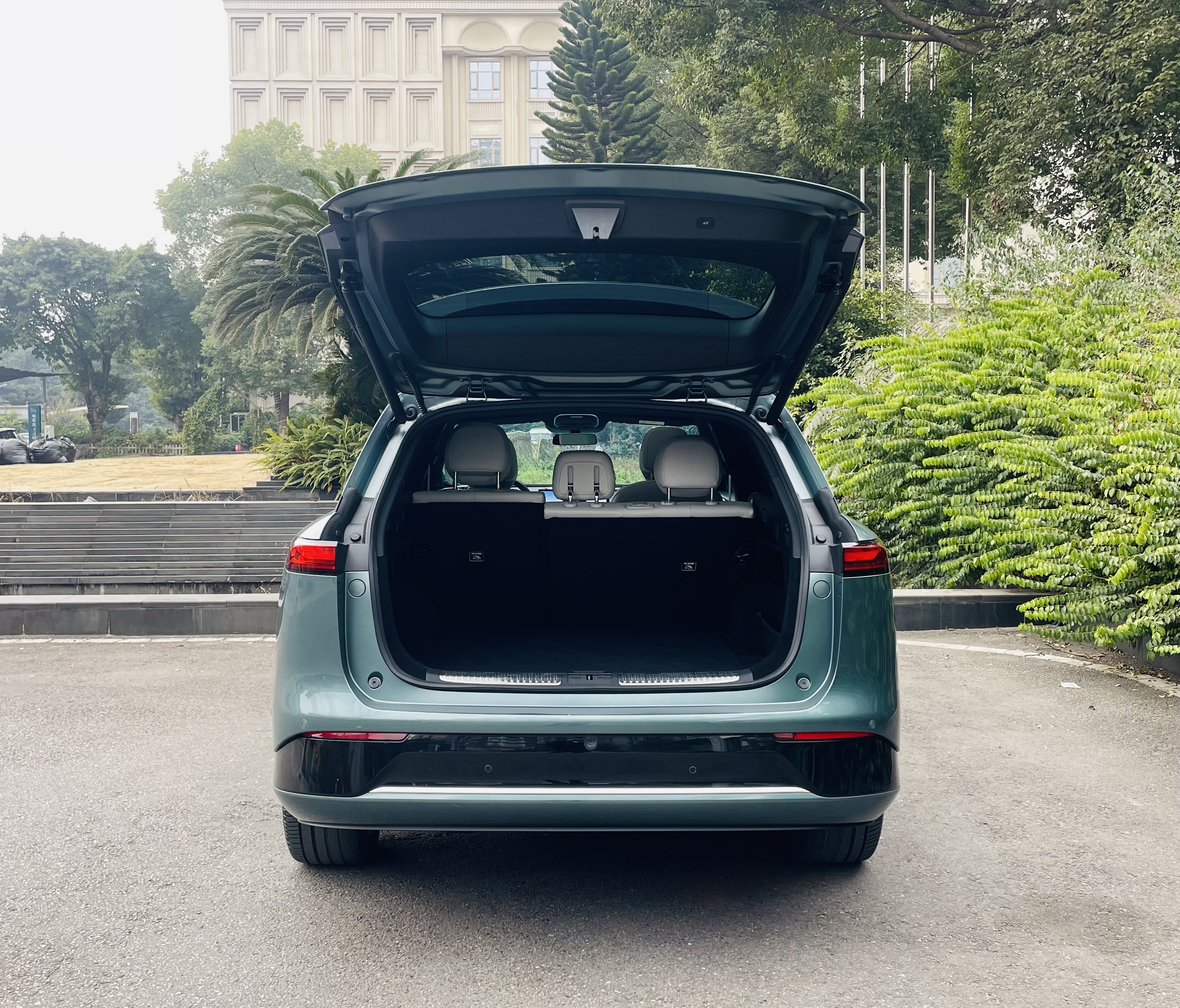 Xpeng G9 2024 car image #7