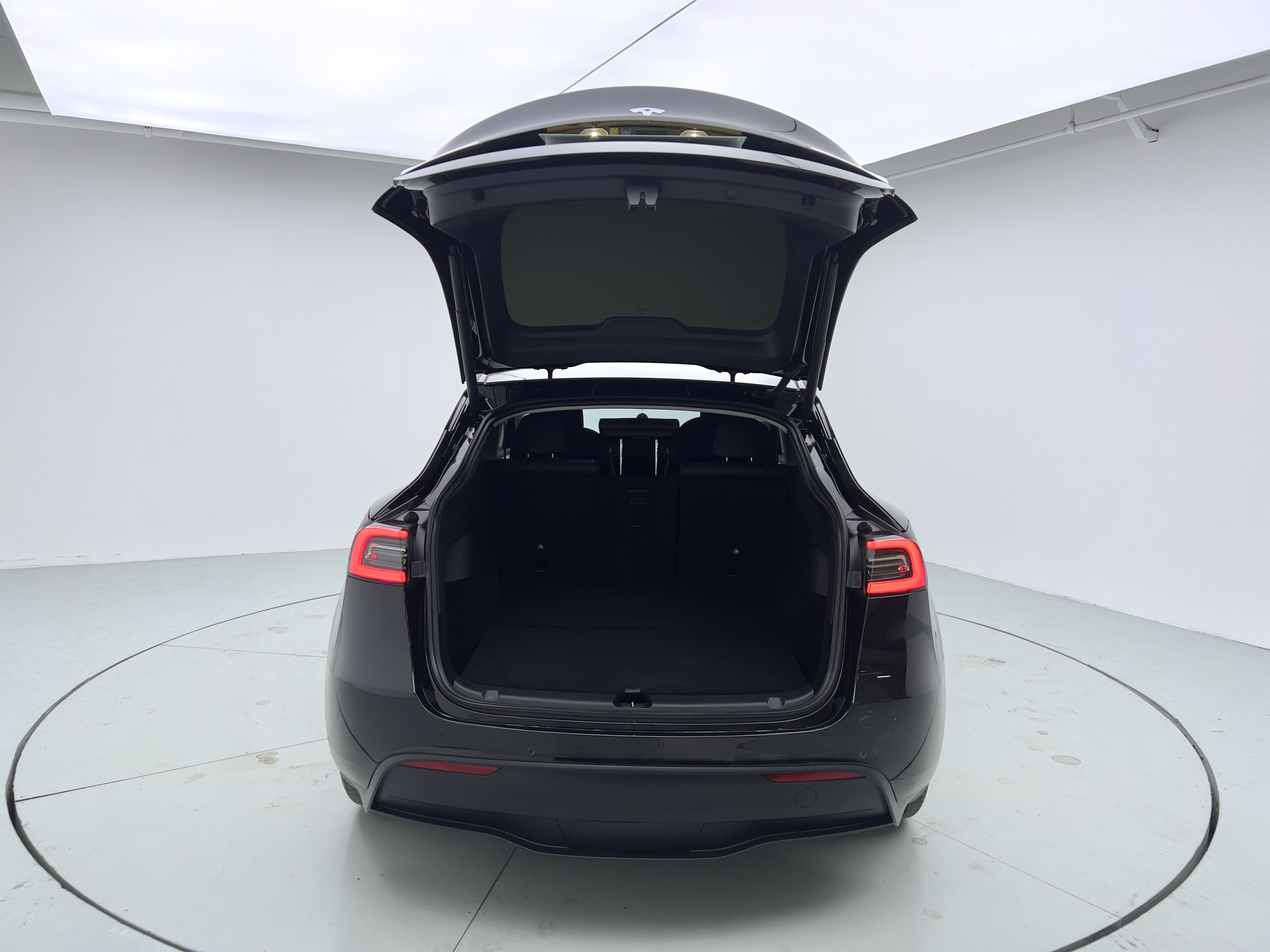 Tesla Model Y 2023 car image #7