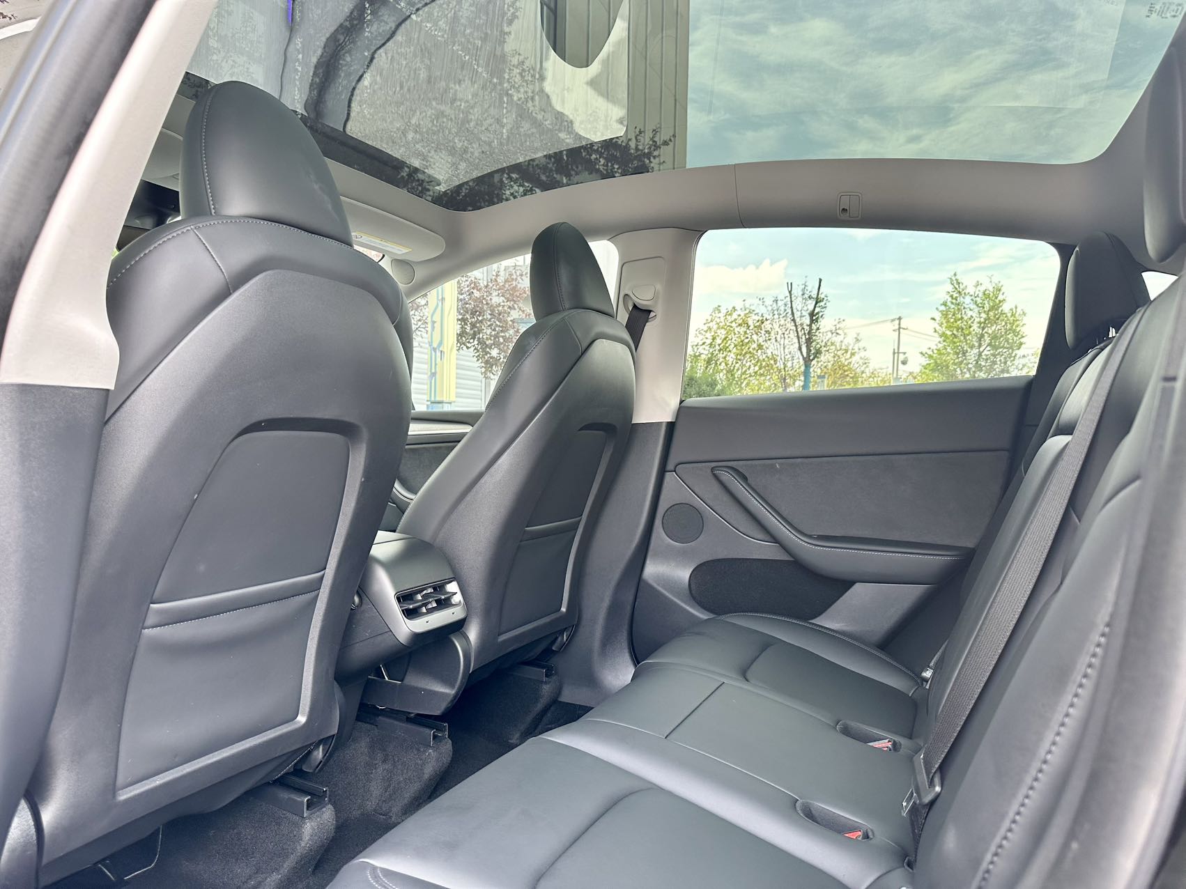 Tesla Model Y 2024 car image #7