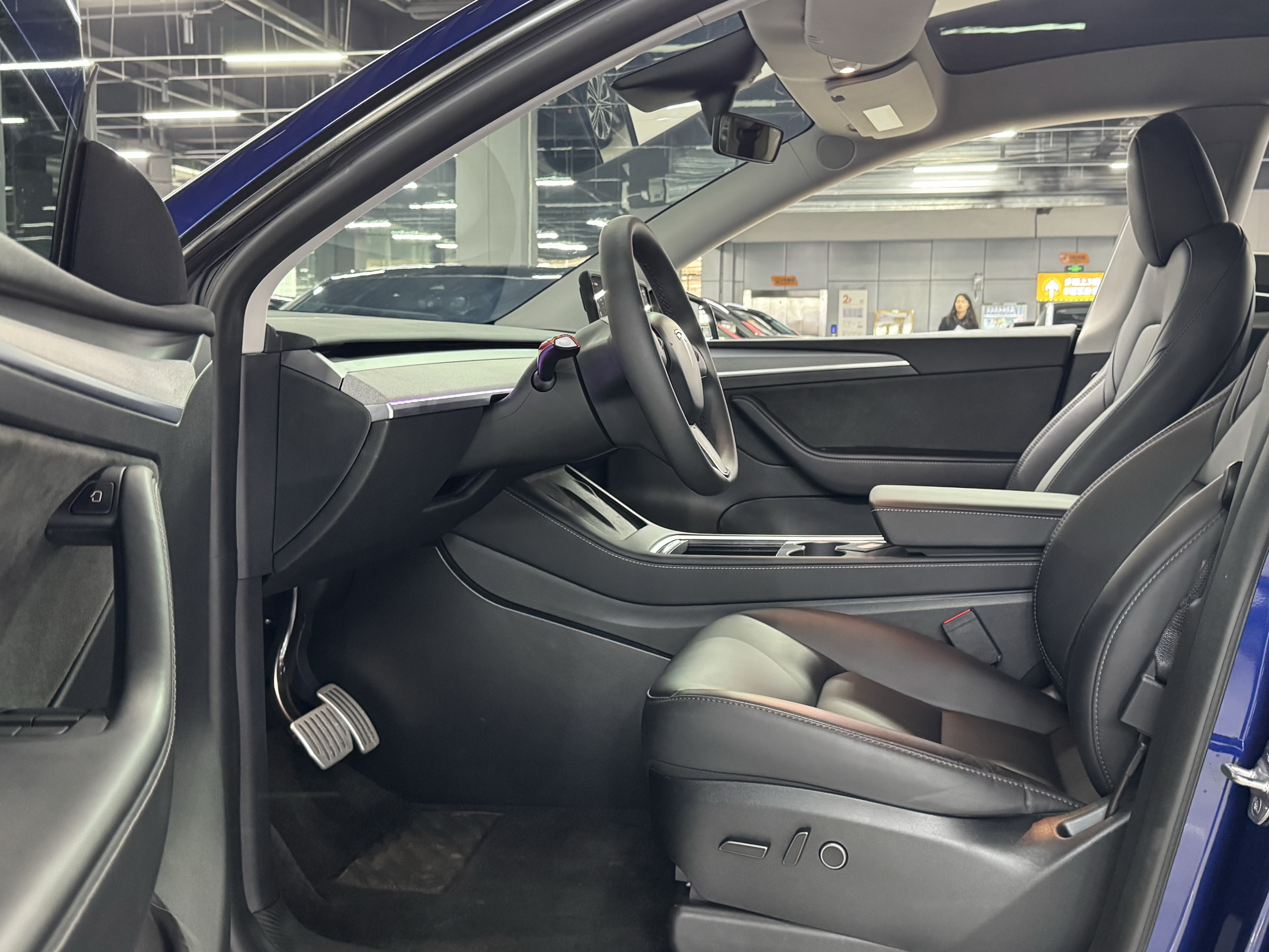 Tesla Model Y 2024 #7 Tesla Model Y 2024 car image #7