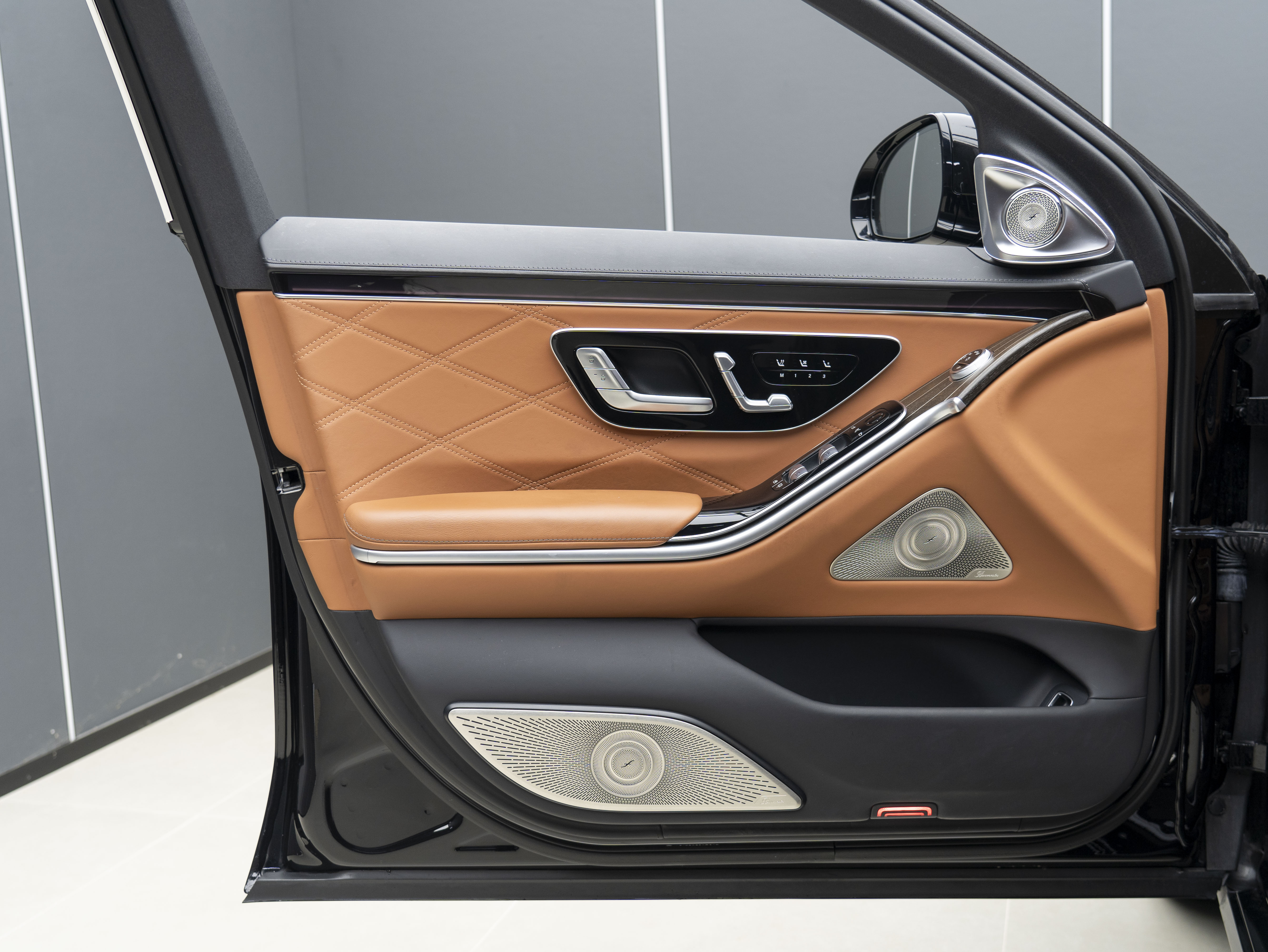 Mercedes-Benz Maybach S Class 2023 car image #7