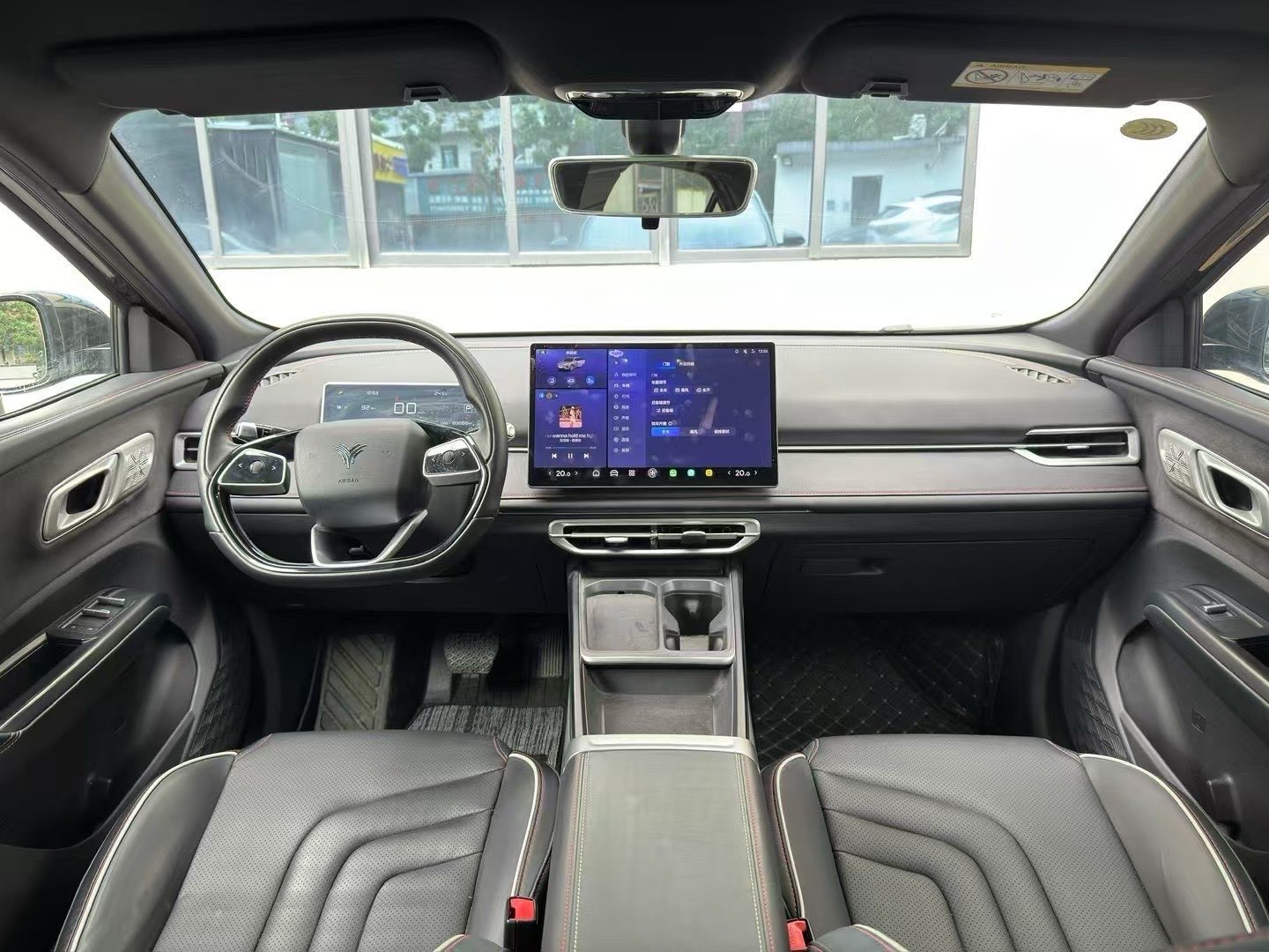 哪吒汽车 哪吒X 2023 汽车图片 #7