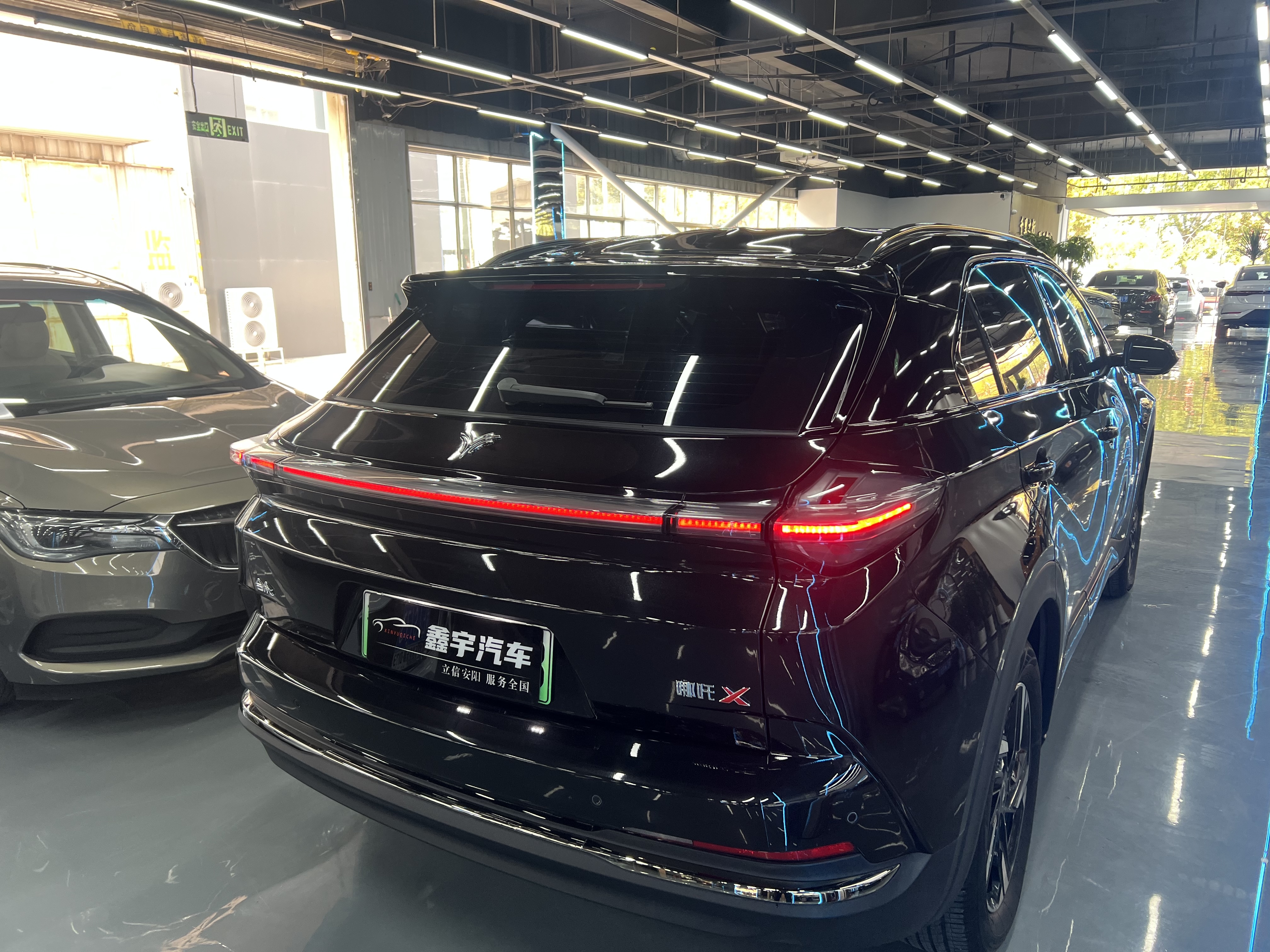 哪吒汽车 哪吒X 2024 汽车图片 #7