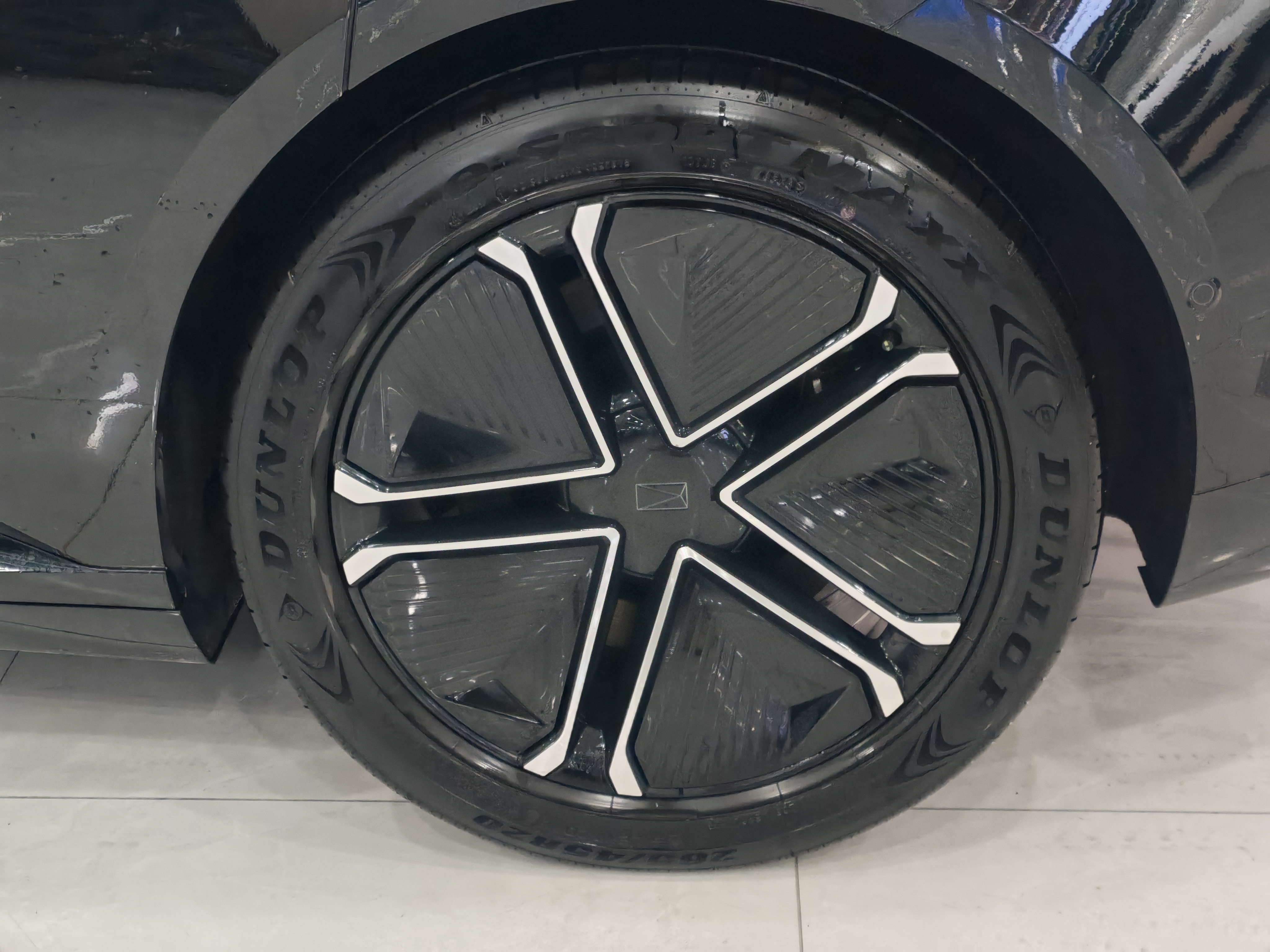 Avatr 12 2024 car image #7