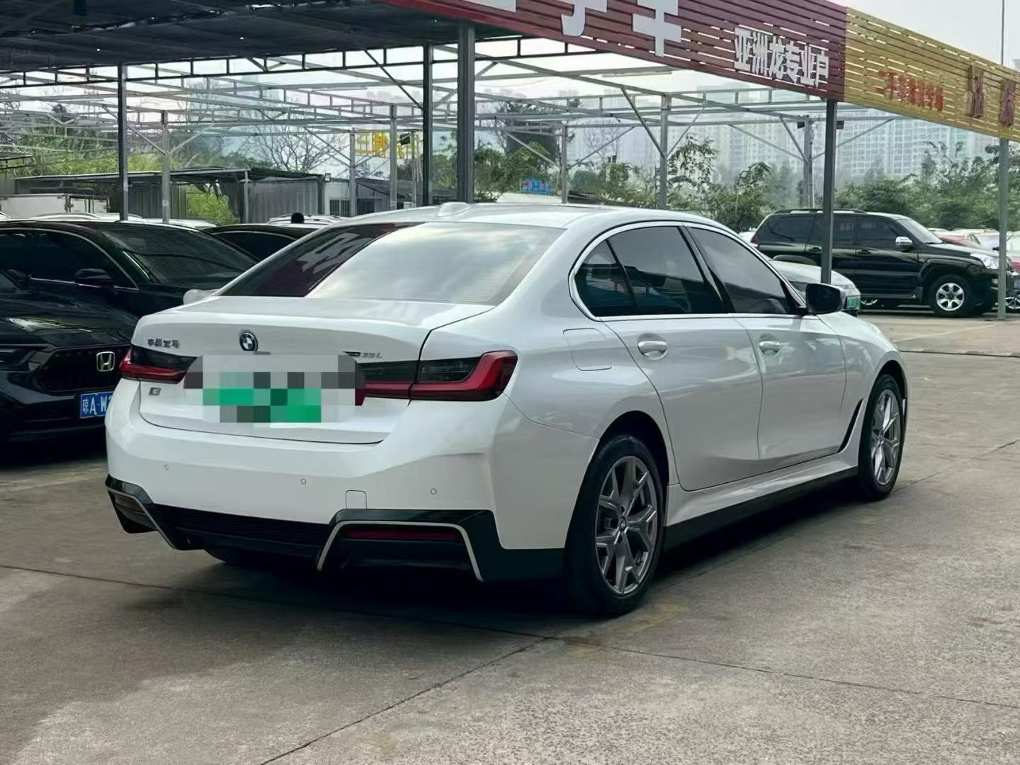 BMW i3 2024 car image #7