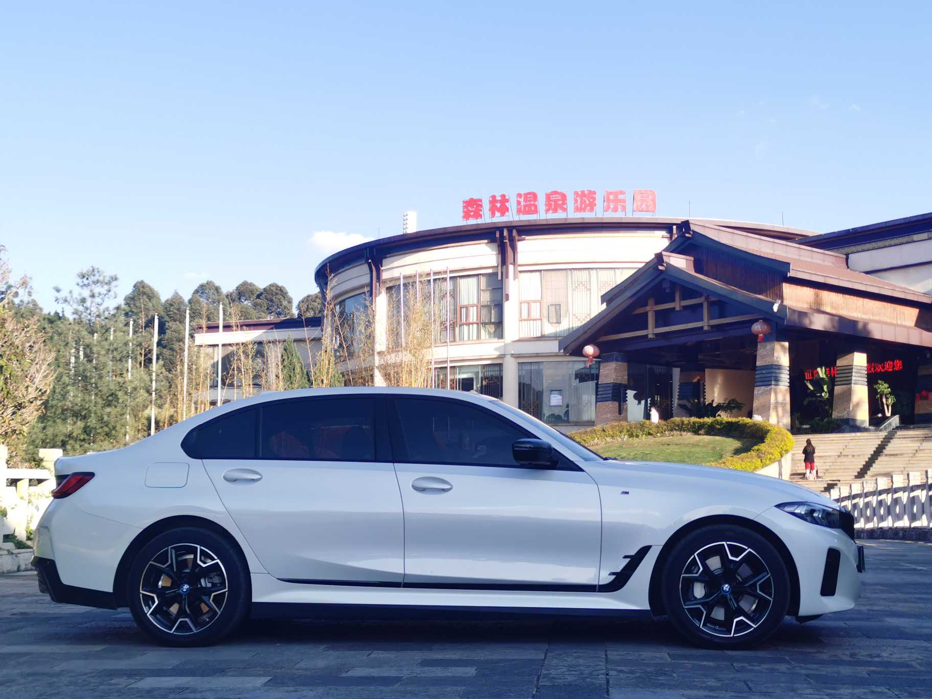 BMW i3 2024 car image #7