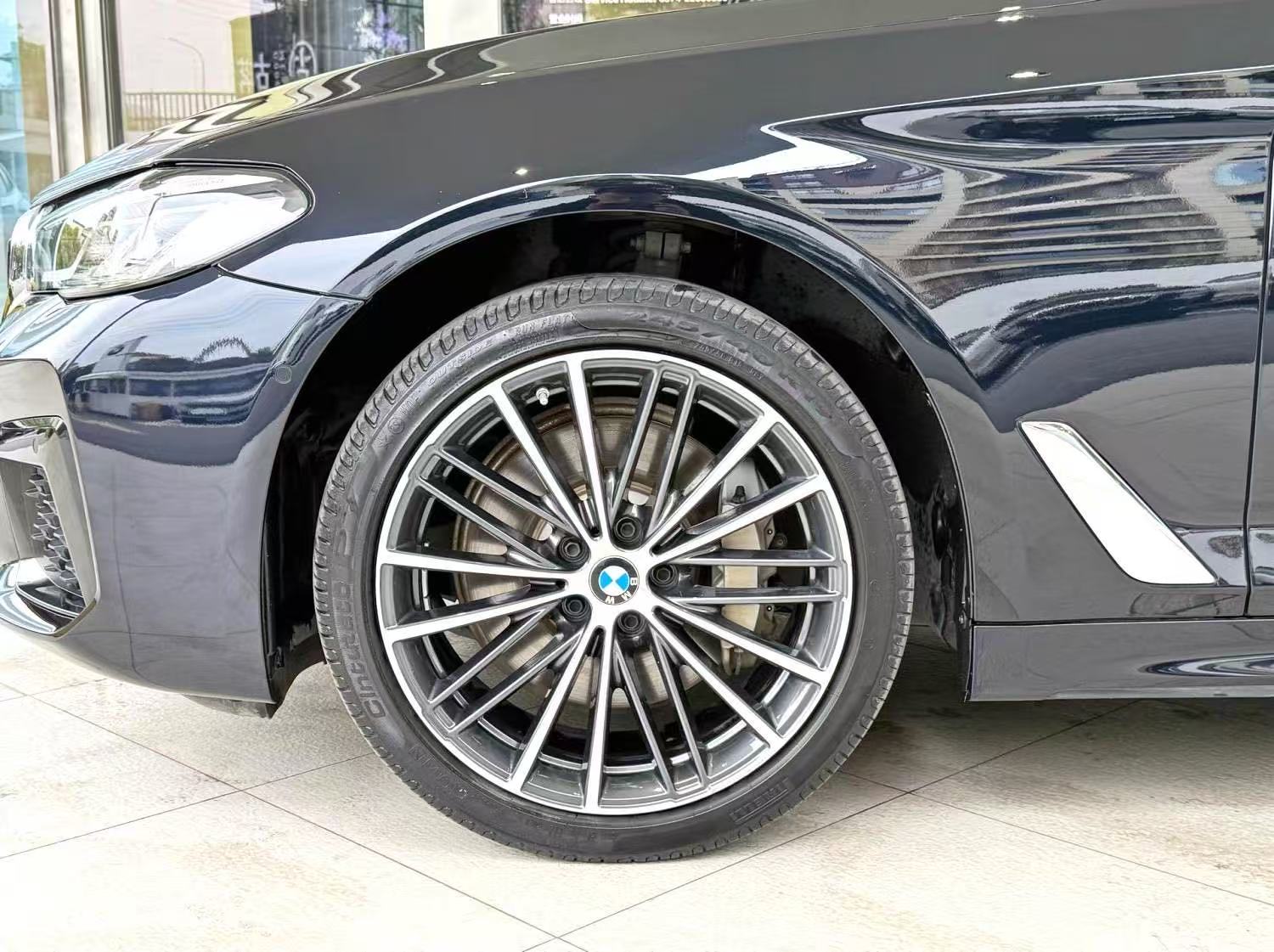 BMW 5 Series 2023 immagine di auto #7