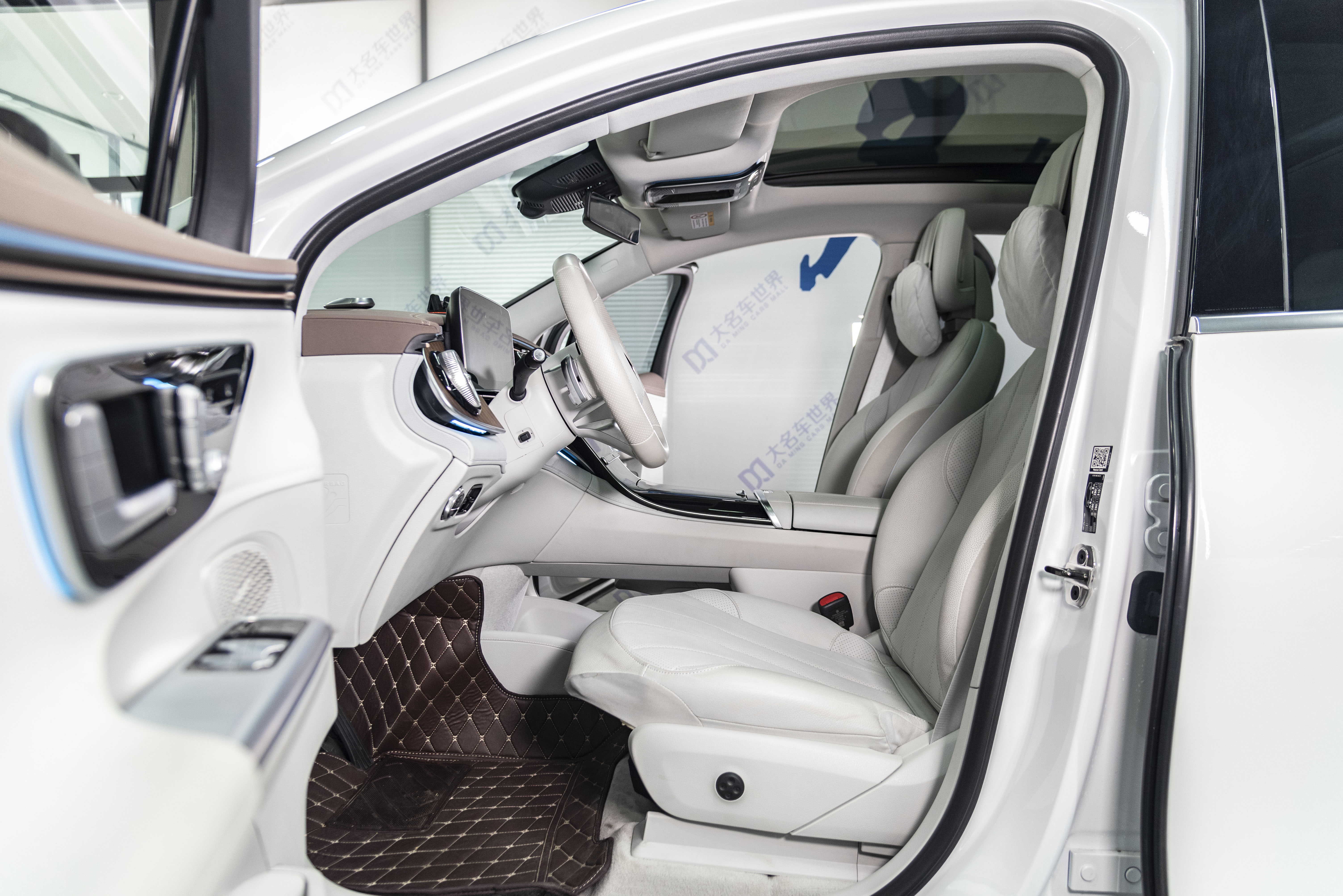 Mercedes-Benz EQE SUV 2025 #7 Mercedes-Benz EQE SUV 2025 car image #7