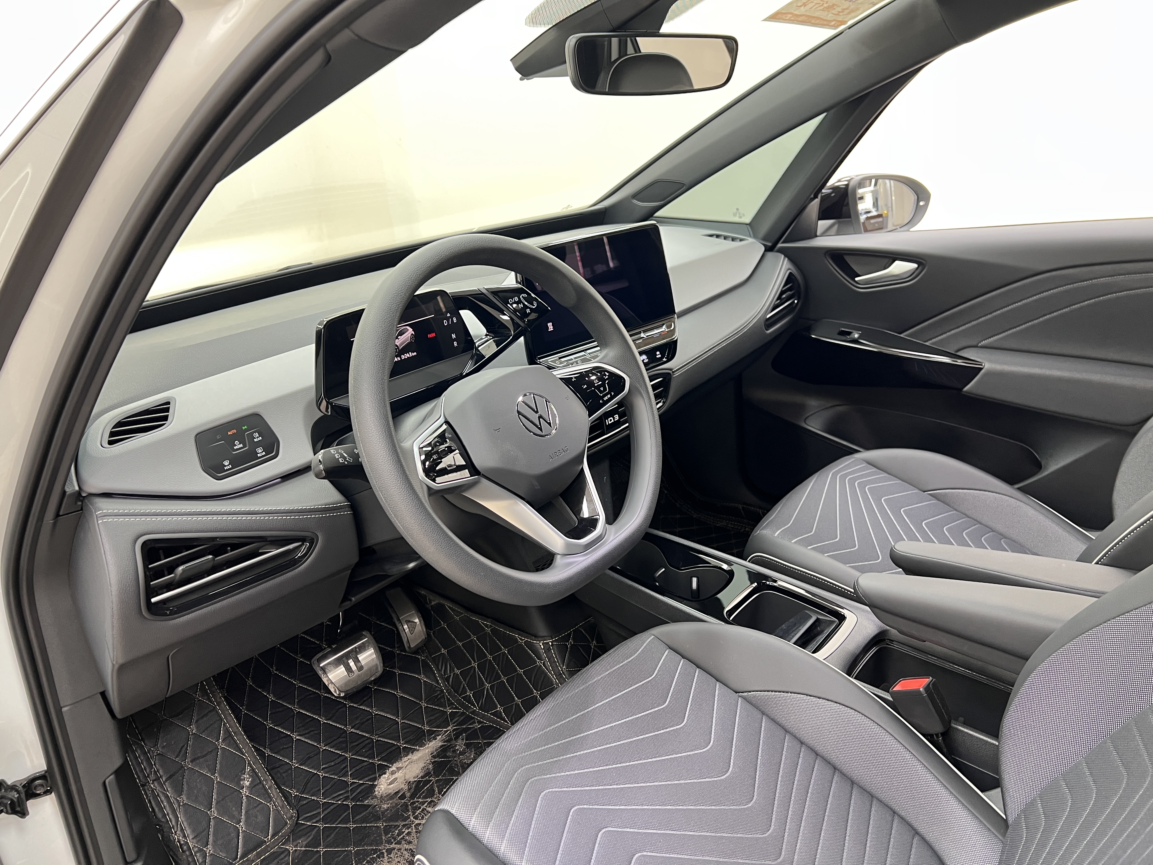 Volkswagen ID.3 2024 immagine di auto #7