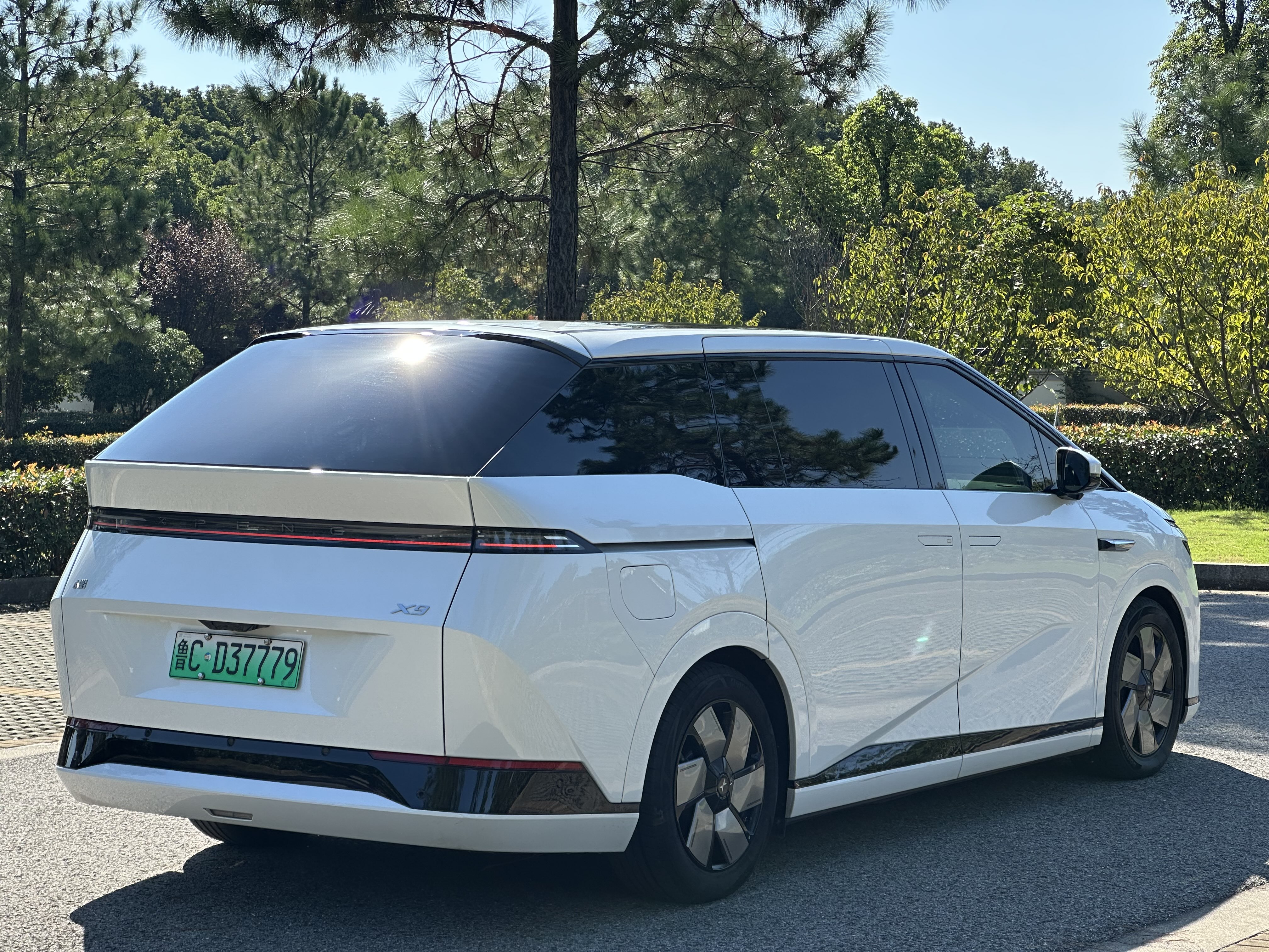 Xpeng X9 2024 immagine di auto #7