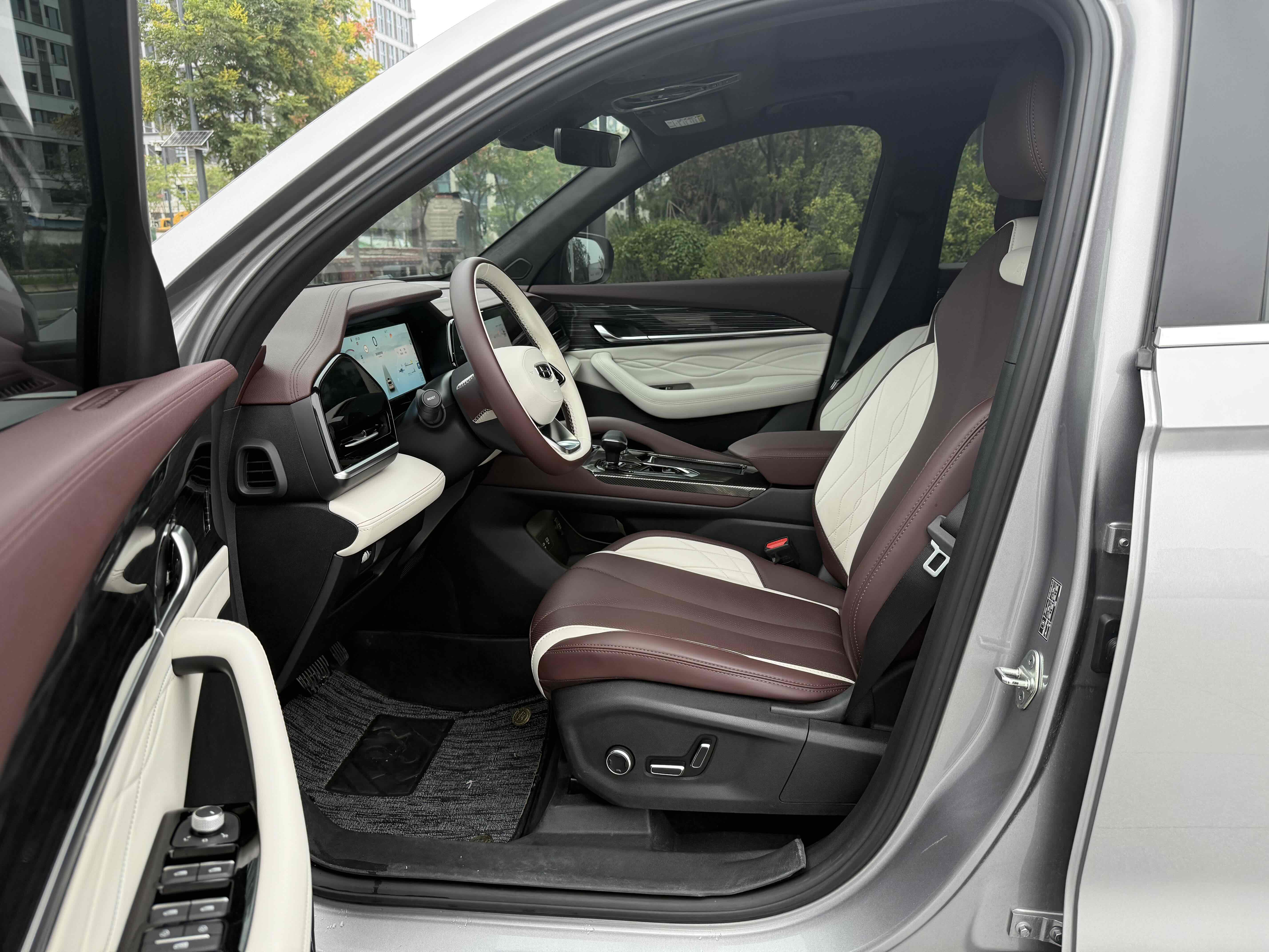 GEELY Tugella 2024 #7 GEELY Tugella 2024 car image #7