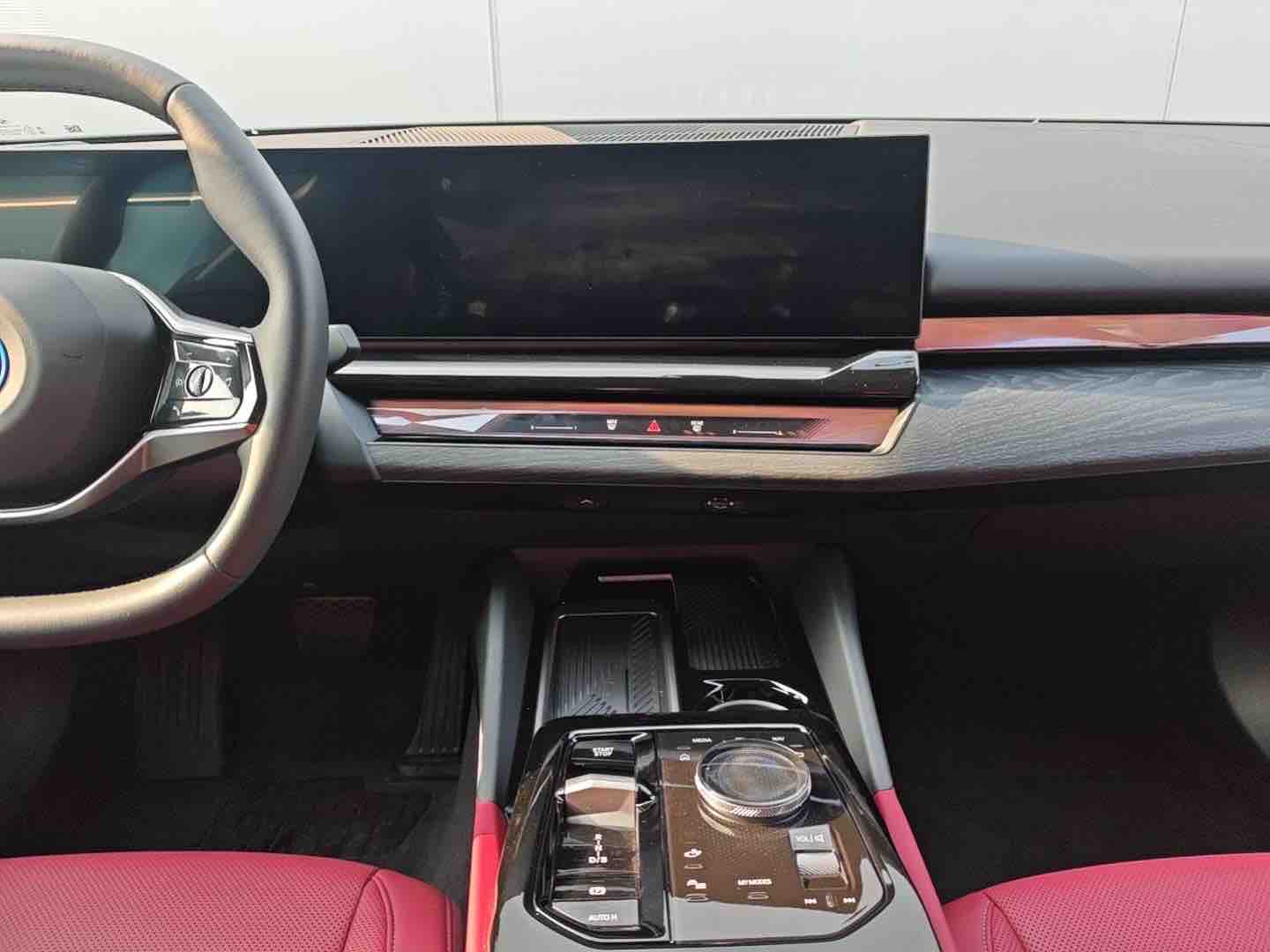 BMW i5 M60 2024 car image #7