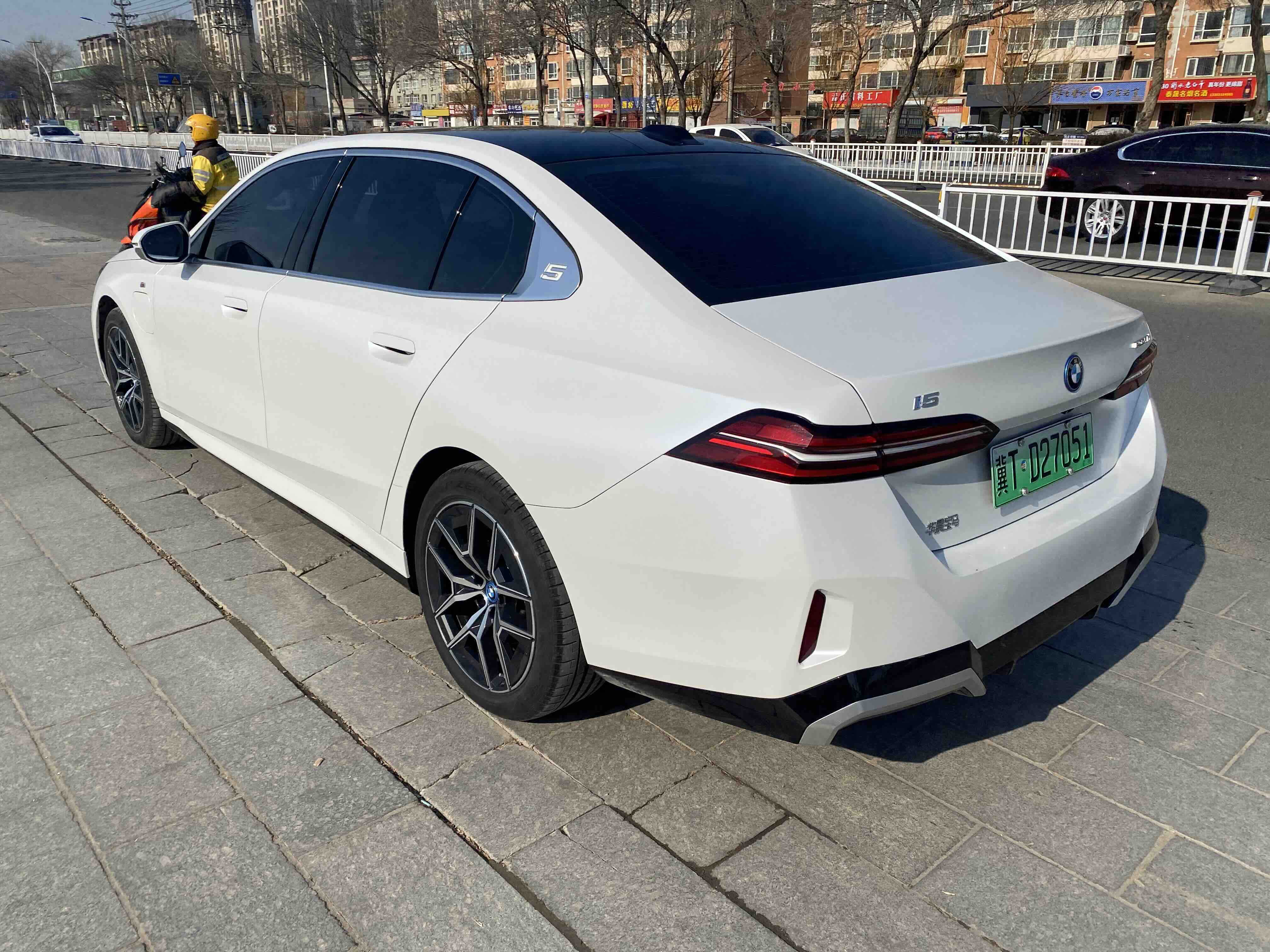 BMW i5 2024 car image #7